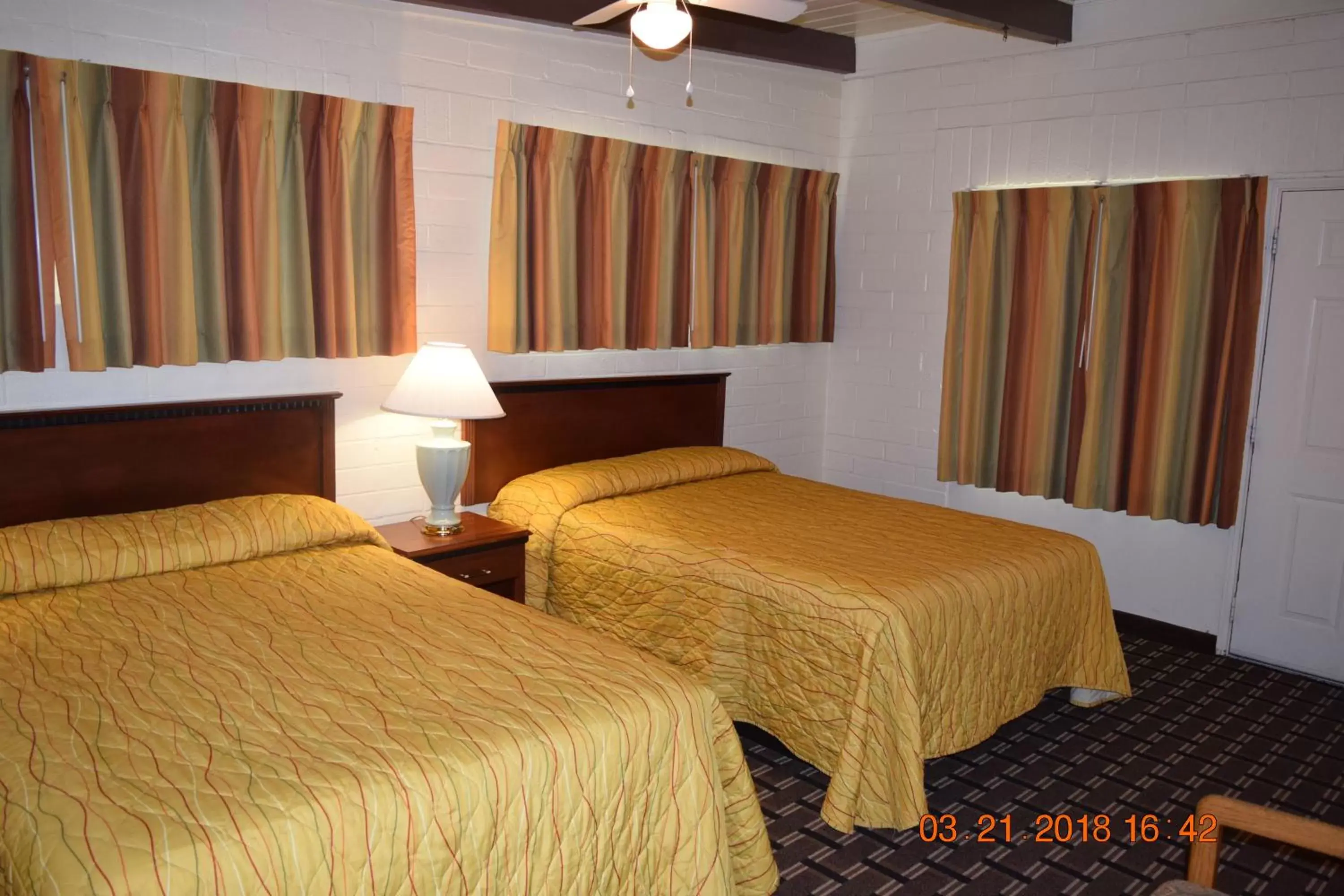 Bed in Stanlunds Inn and Suites