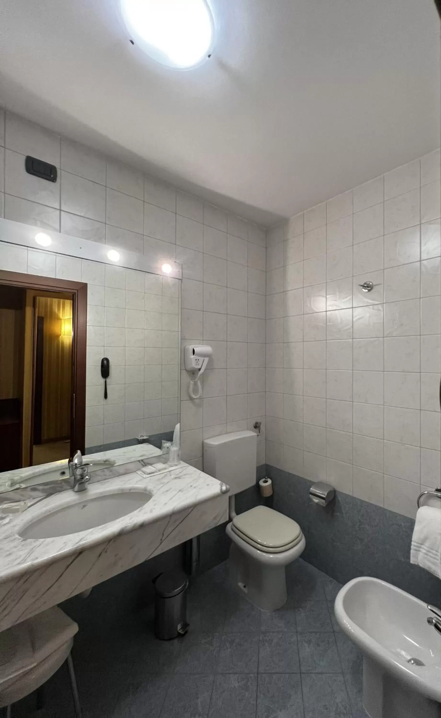 Bathroom in Best Western Cavalieri Della Corona