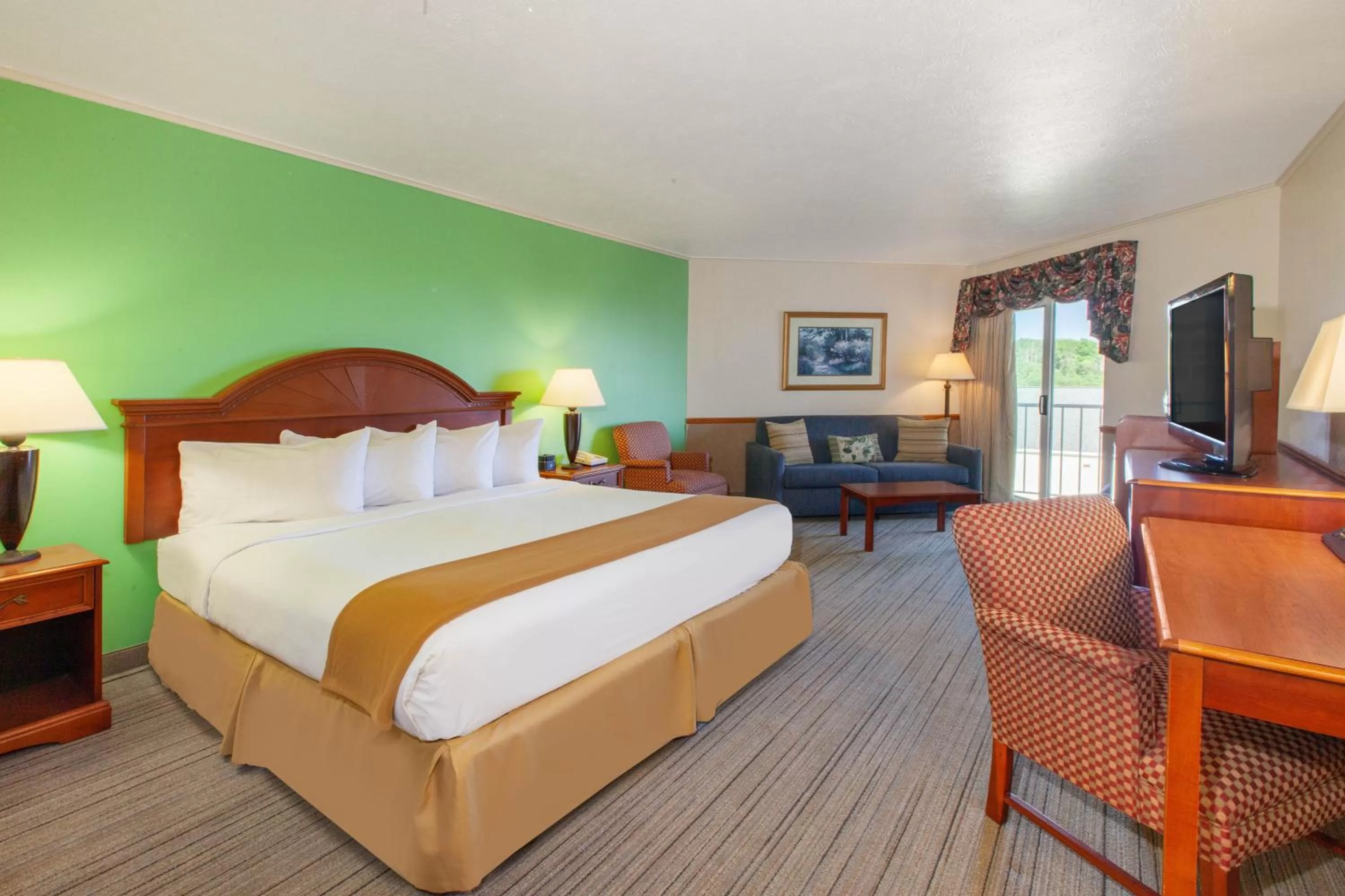 Photo of the whole room, Bed in Apple Tree Inn; SureStay Collection by Best Western