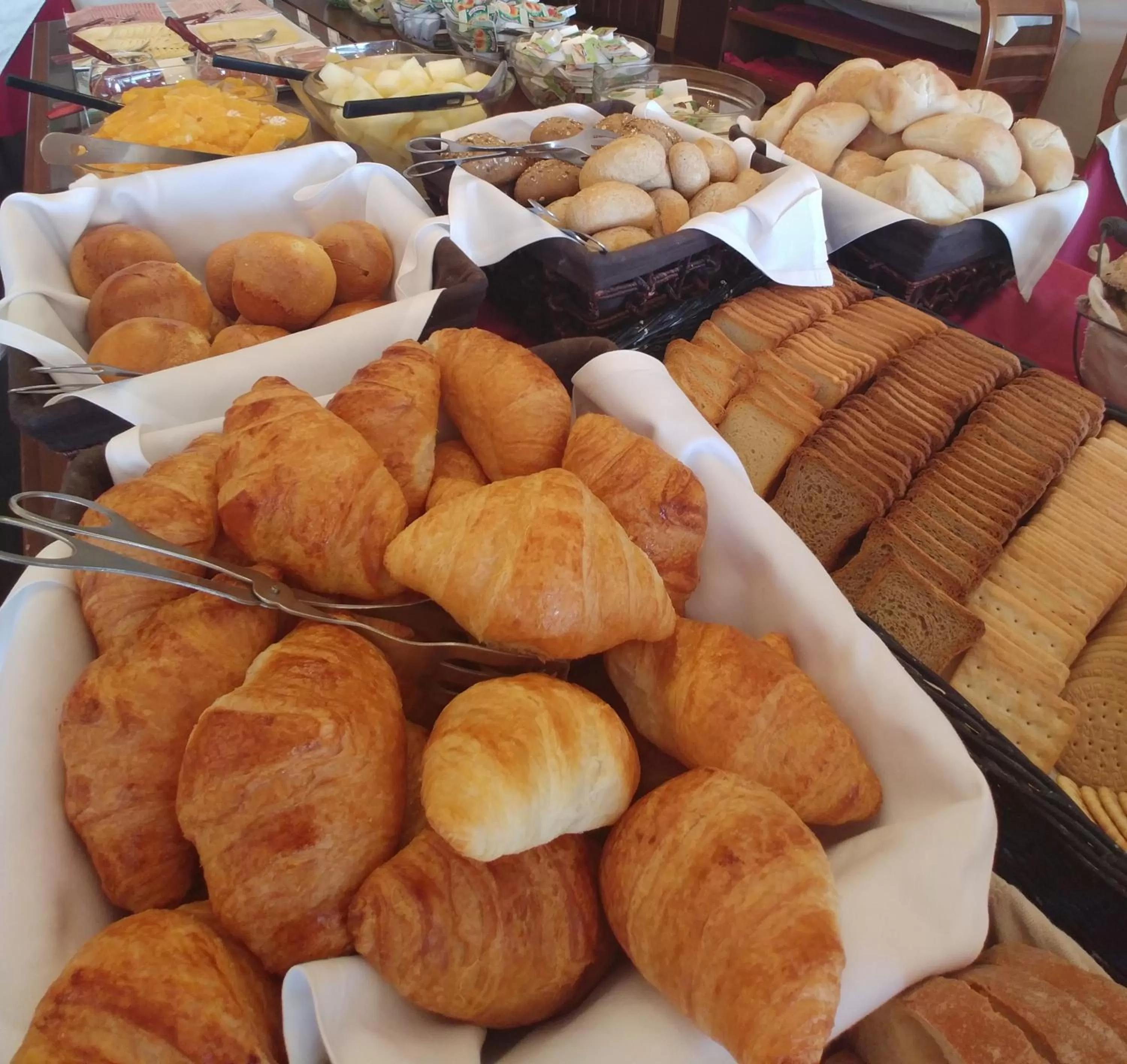 Buffet breakfast in Verdi Santarém