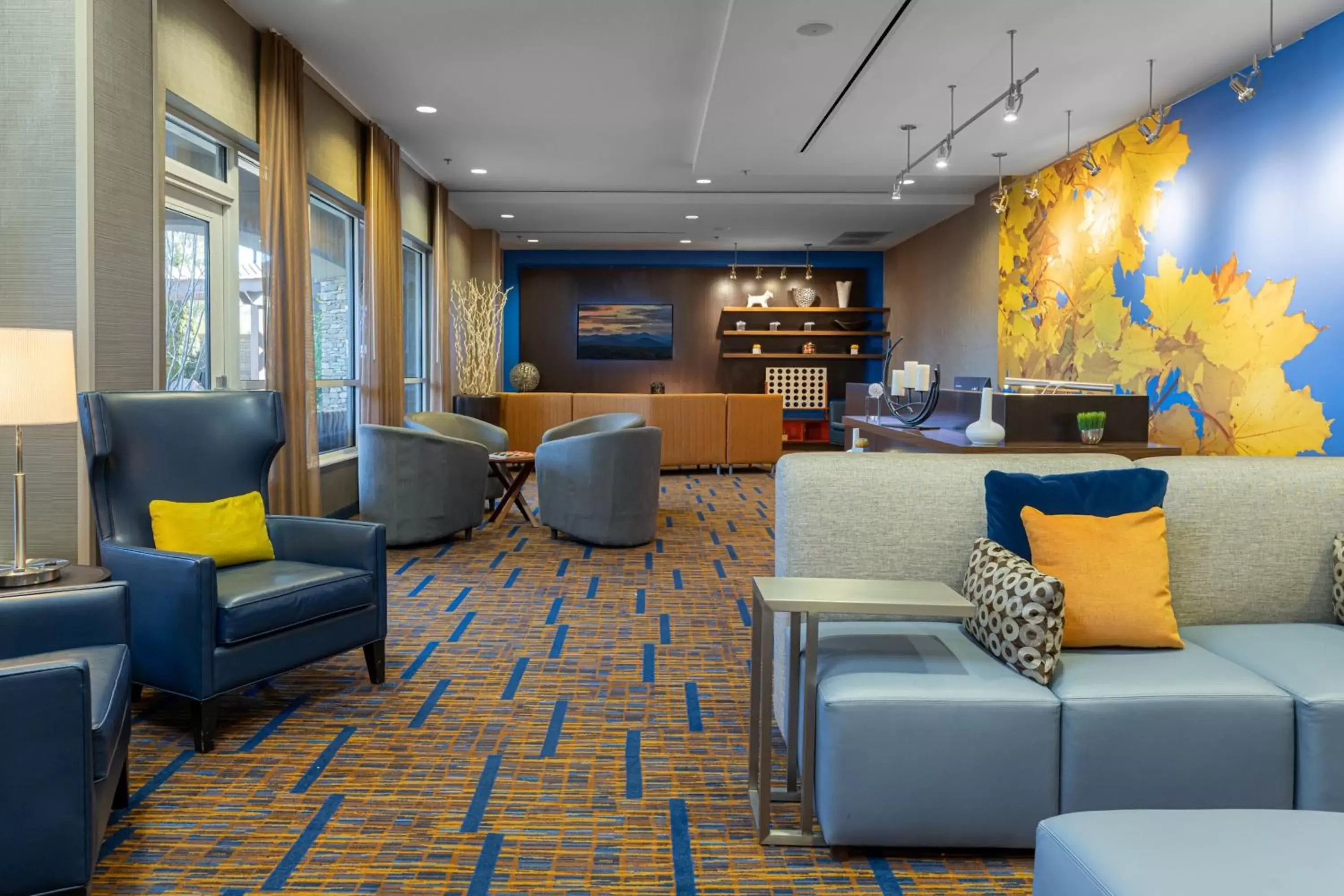 Lobby or reception, Lounge/Bar in Courtyard by Marriott Asheville Airport