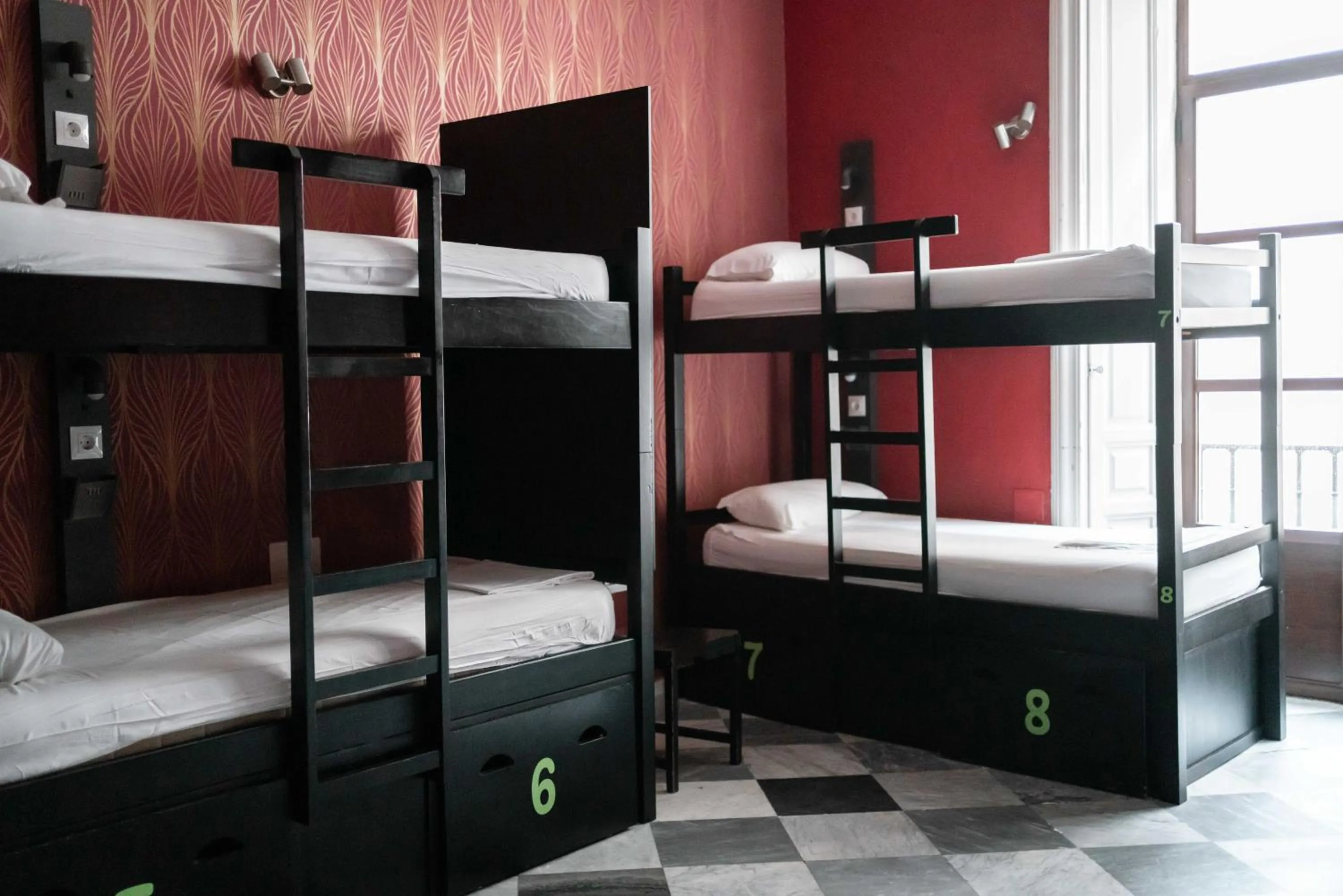 Bedroom, Bunk Bed in Oasis Backpackers' Hostel Palace Sevilla