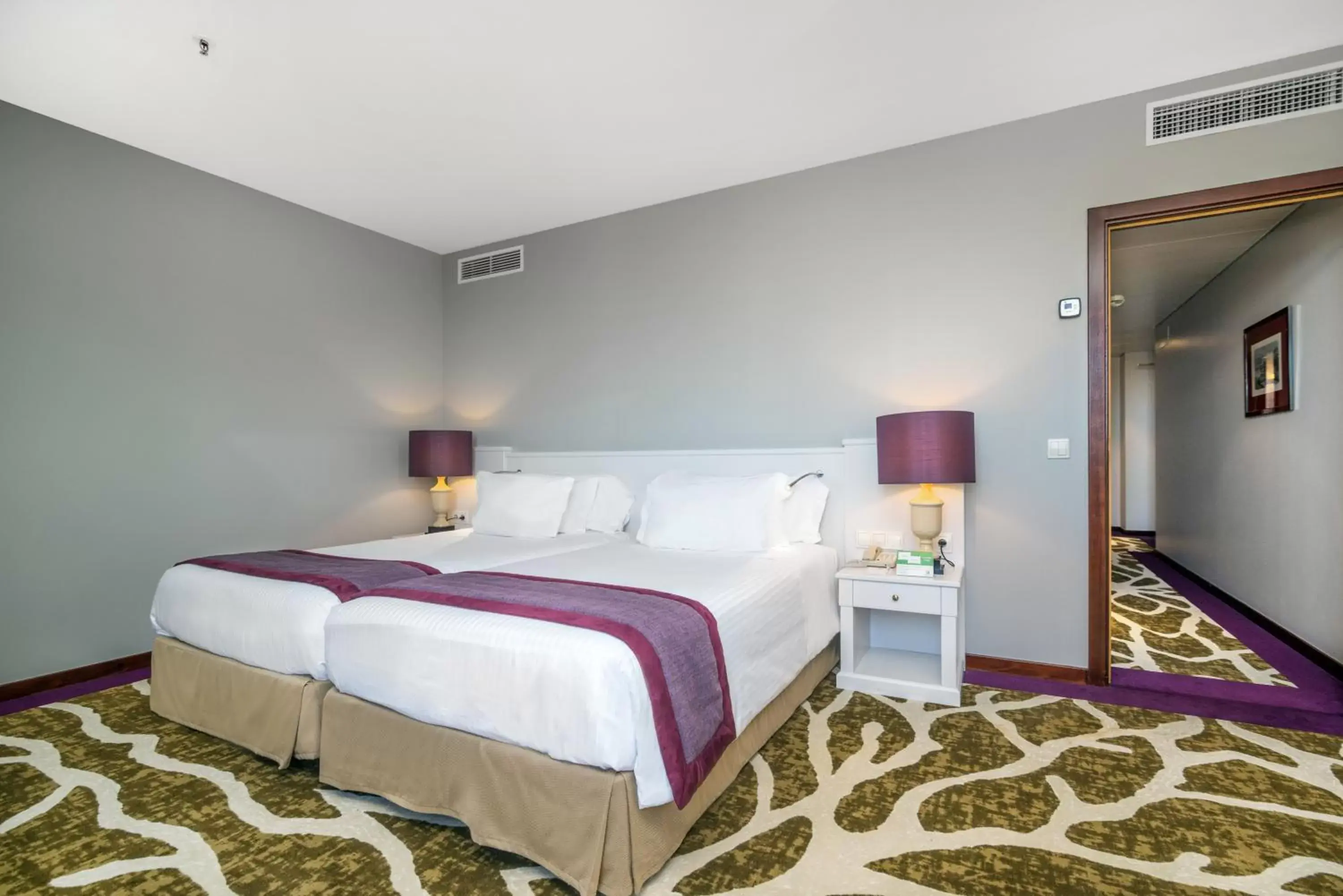 Bed in Holiday Inn Porto Gaia, an IHG Hotel