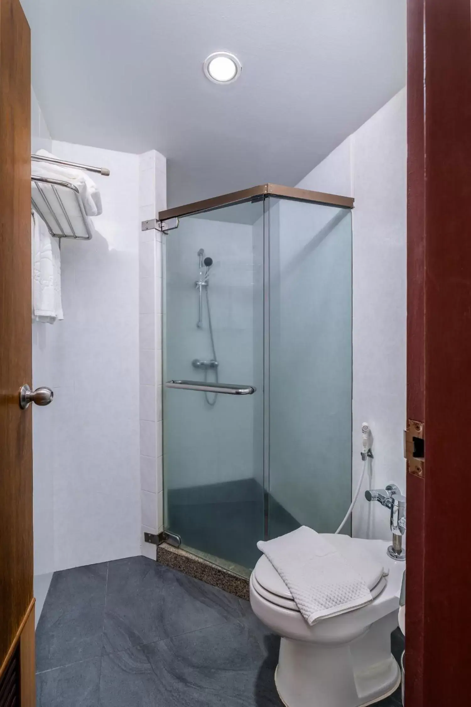 Bathroom in V.L. Hatyai Hotel