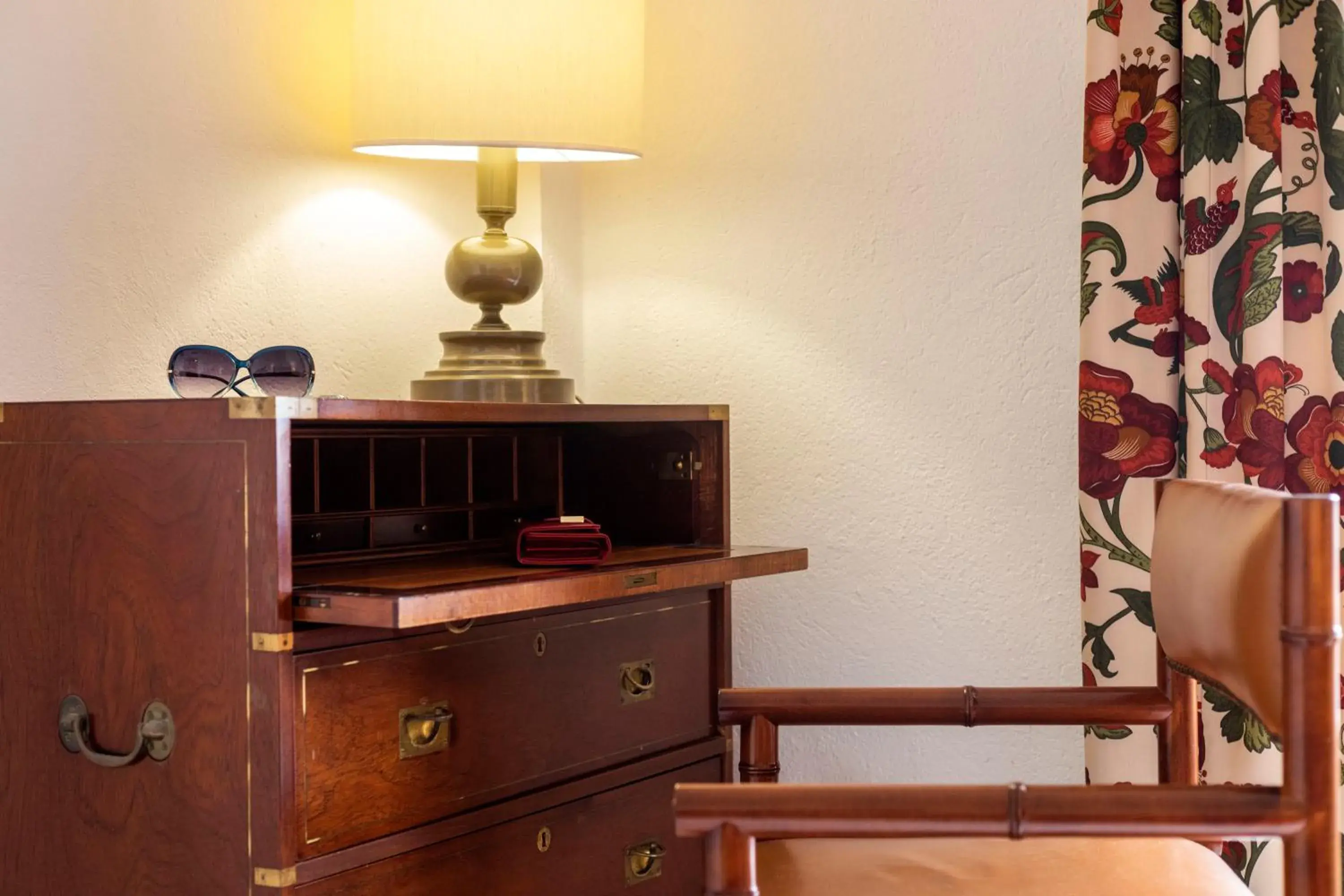 Photo of the whole room, TV/Entertainment Center in Grand Hotel De Rose