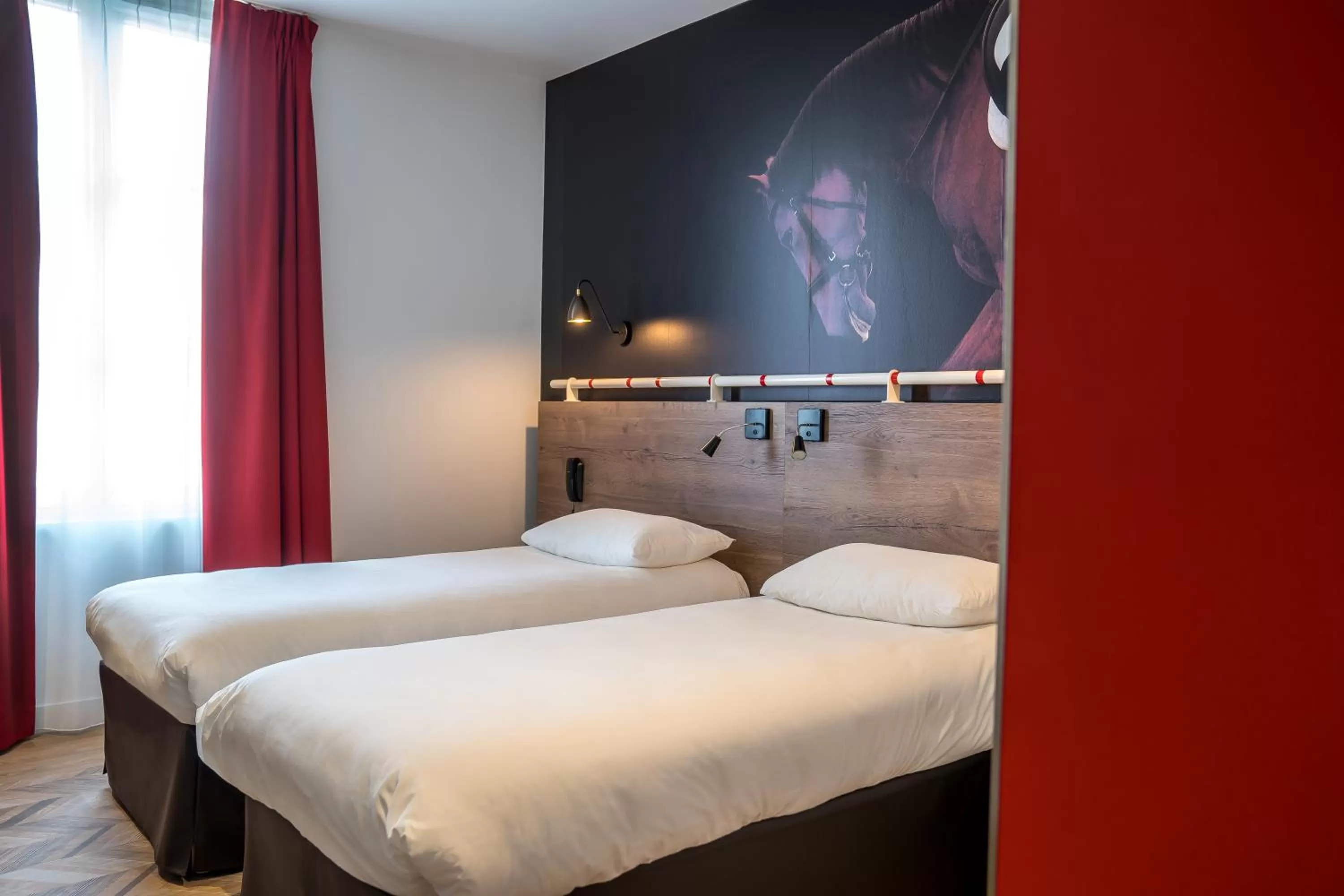 Photo of the whole room, Bed in ibis Styles Saumur Gare Centre