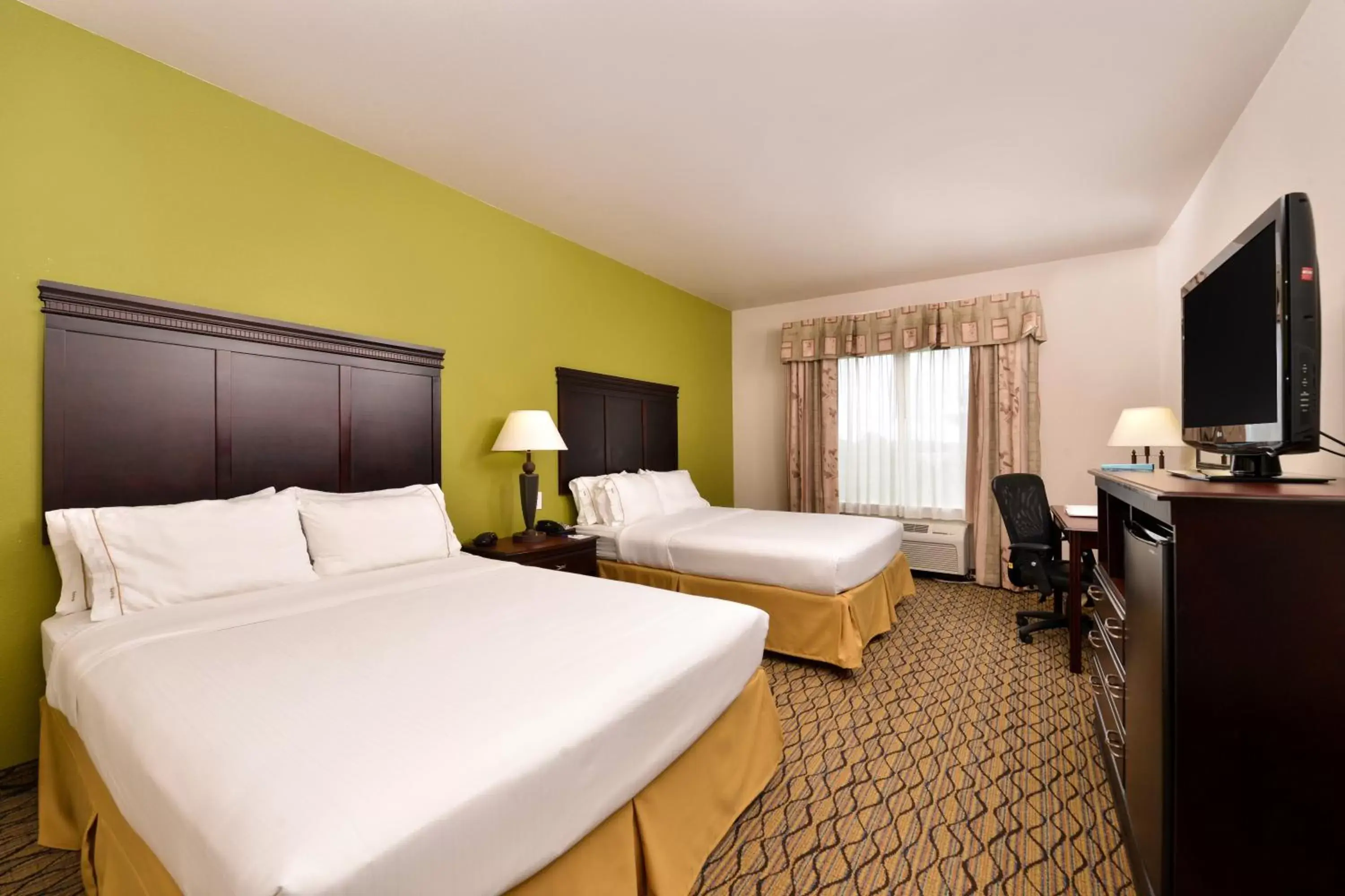 Photo of the whole room, Bed in Holiday Inn Express Hotel & Suites Sherman Highway 75, an IHG Hotel