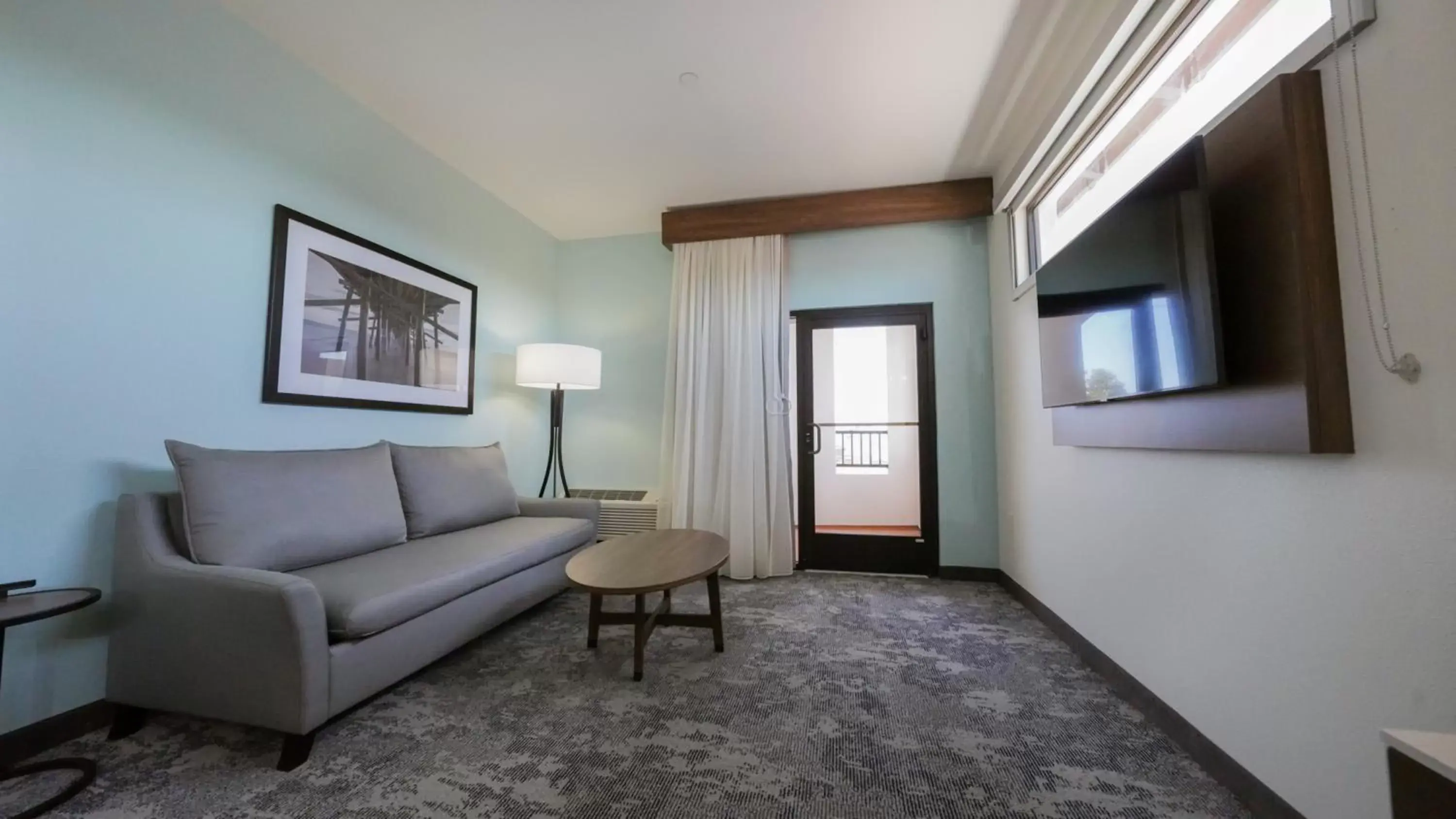 Seating Area in La Quinta Inn & Suites by Wyndham Santa Cruz