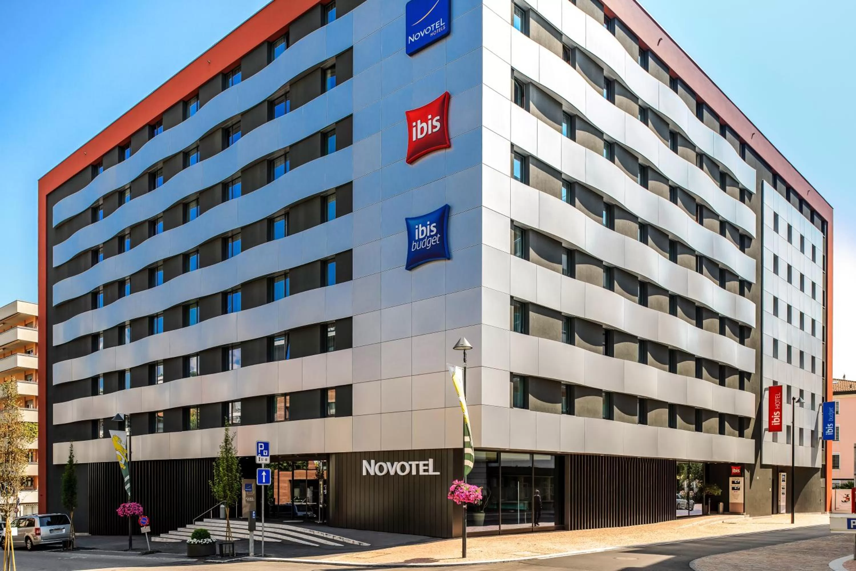 Facade/entrance in Ibis Lugano Paradiso