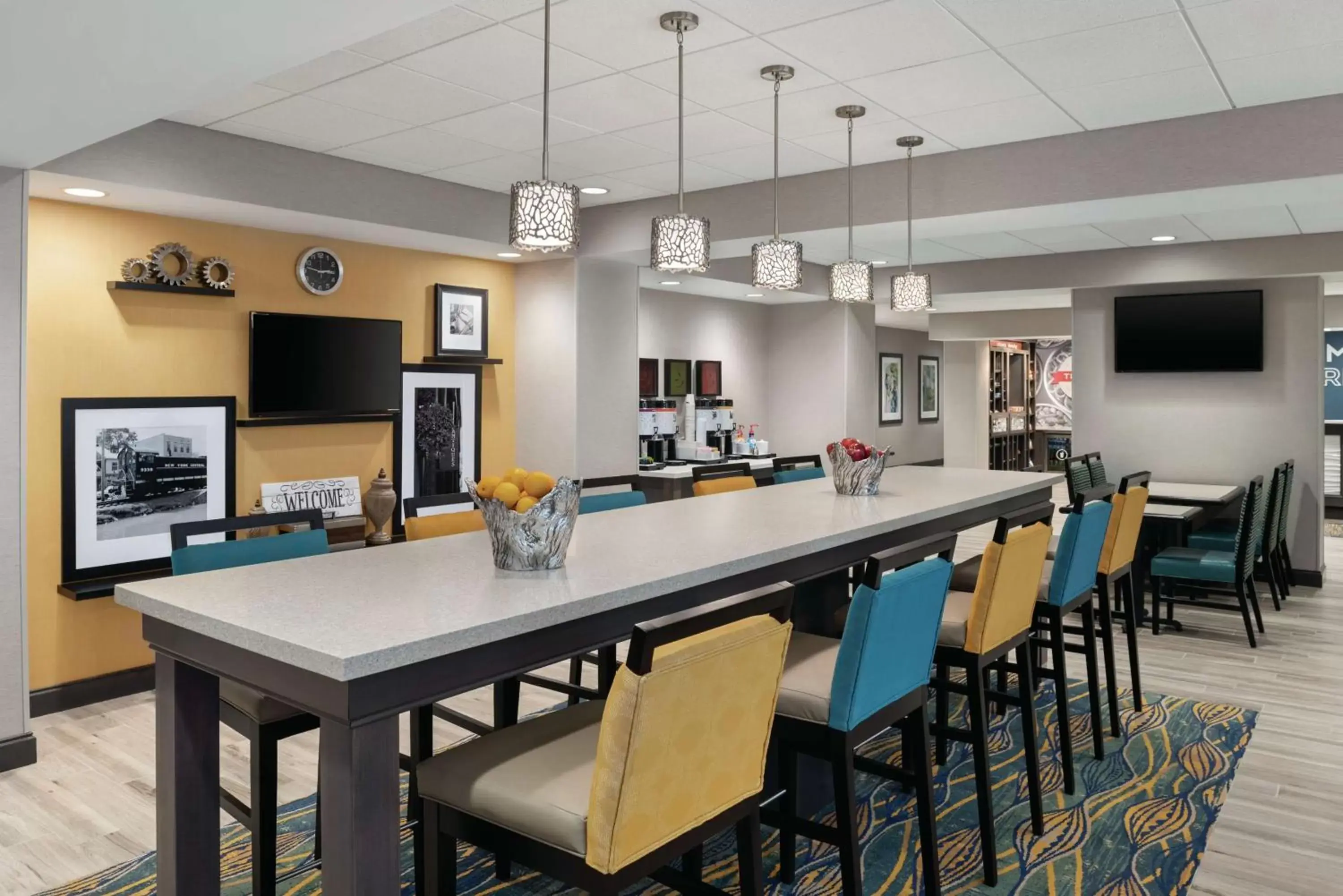 Lobby or reception, Lounge/Bar in Hampton Inn Champaign Southwest