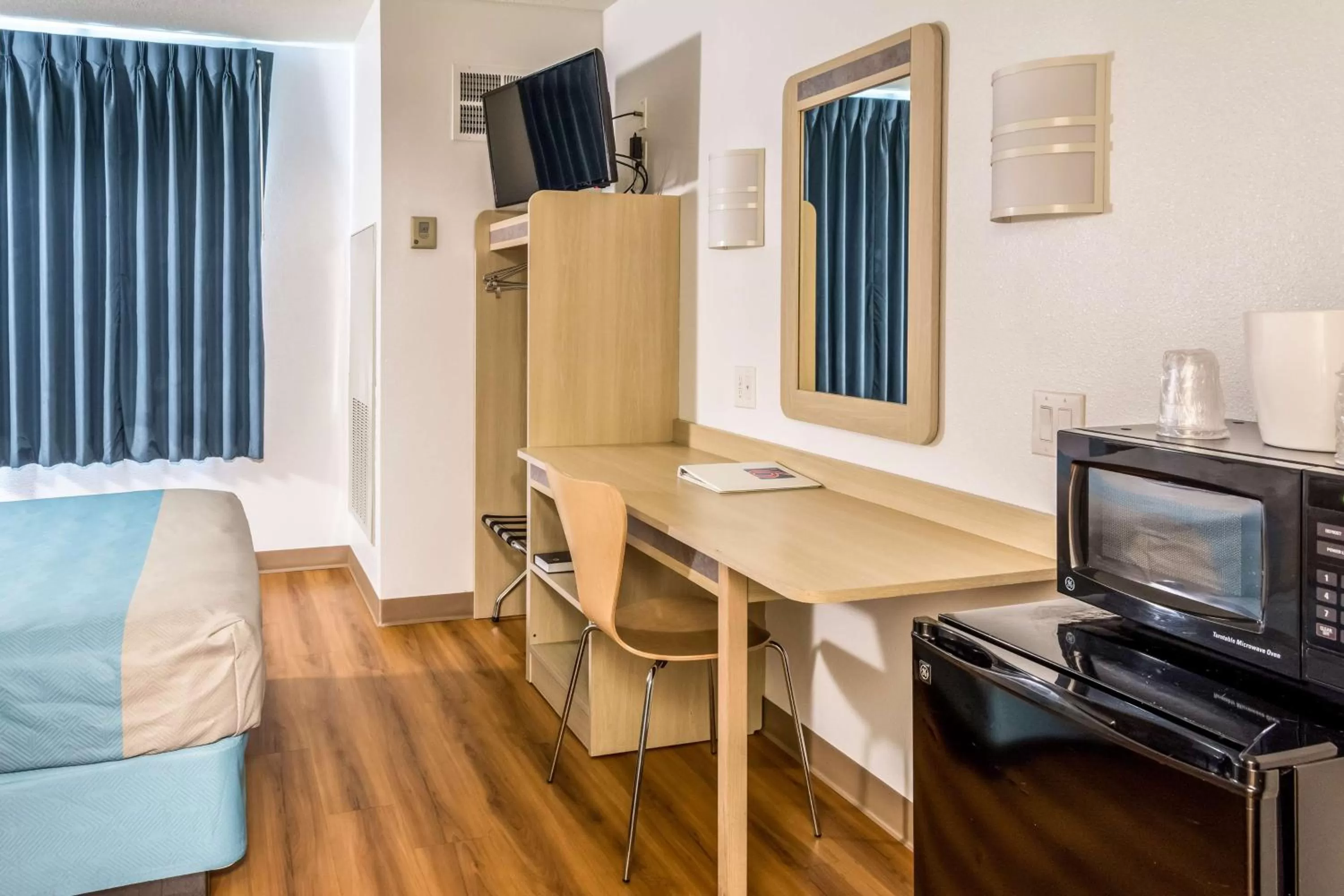 TV and multimedia in Motel 6-Lincoln City, OR