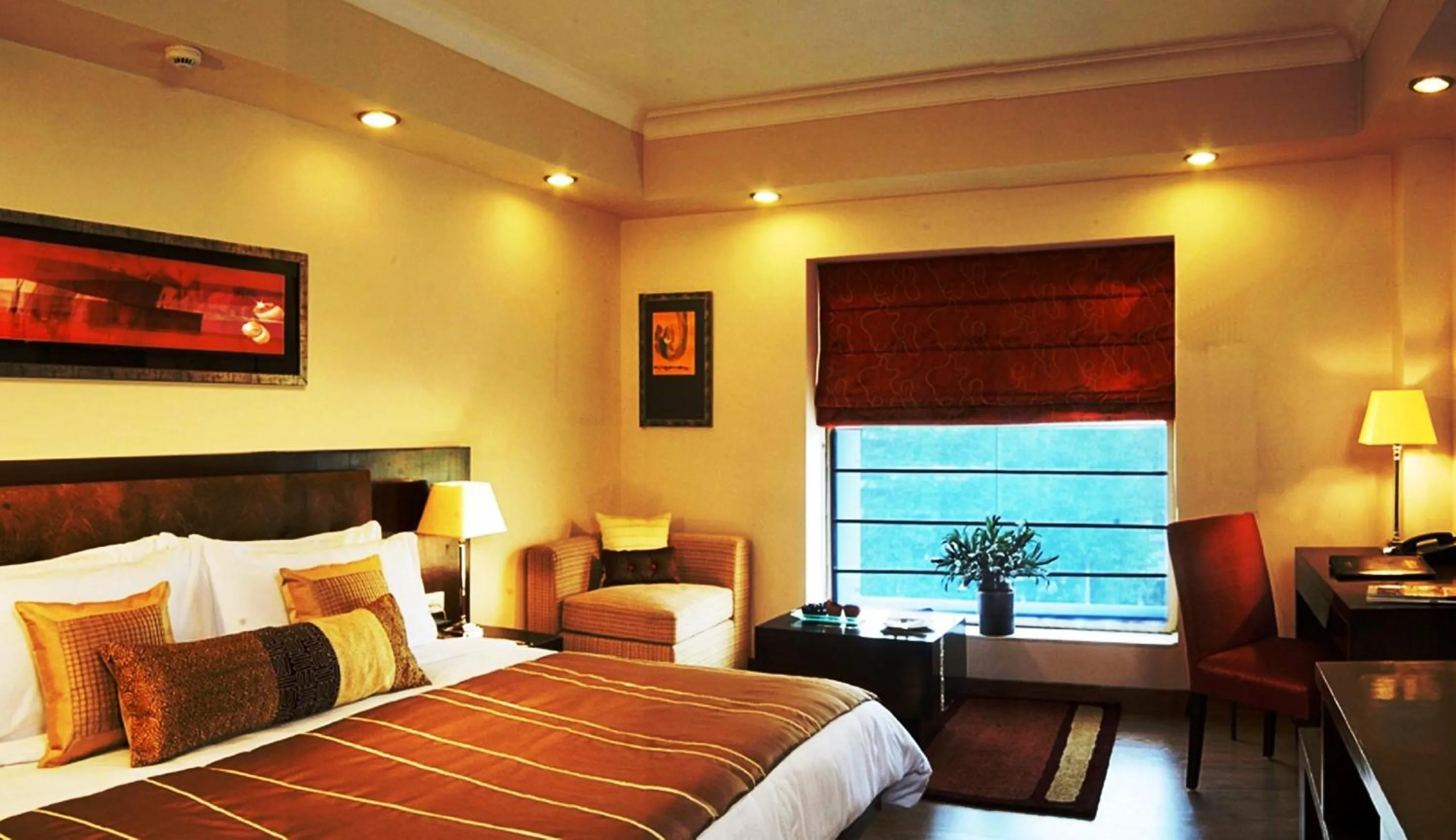 Decorative detail, Bed in Fortune Sector 27, Noida - Member ITC Hotels' Group