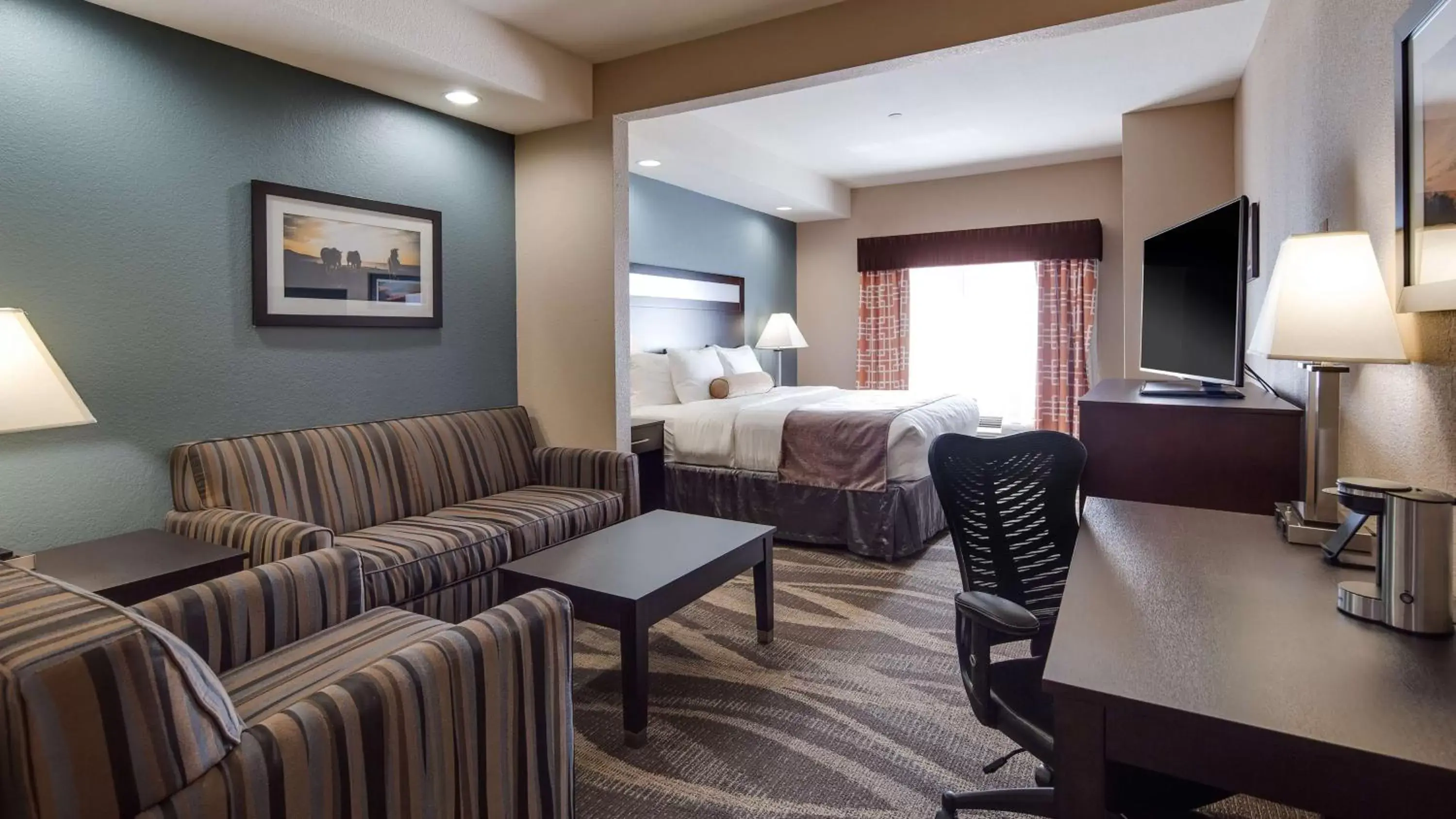 Photo of the whole room, Seating Area in Best Western Plus Lake Jackson Inn & Suites