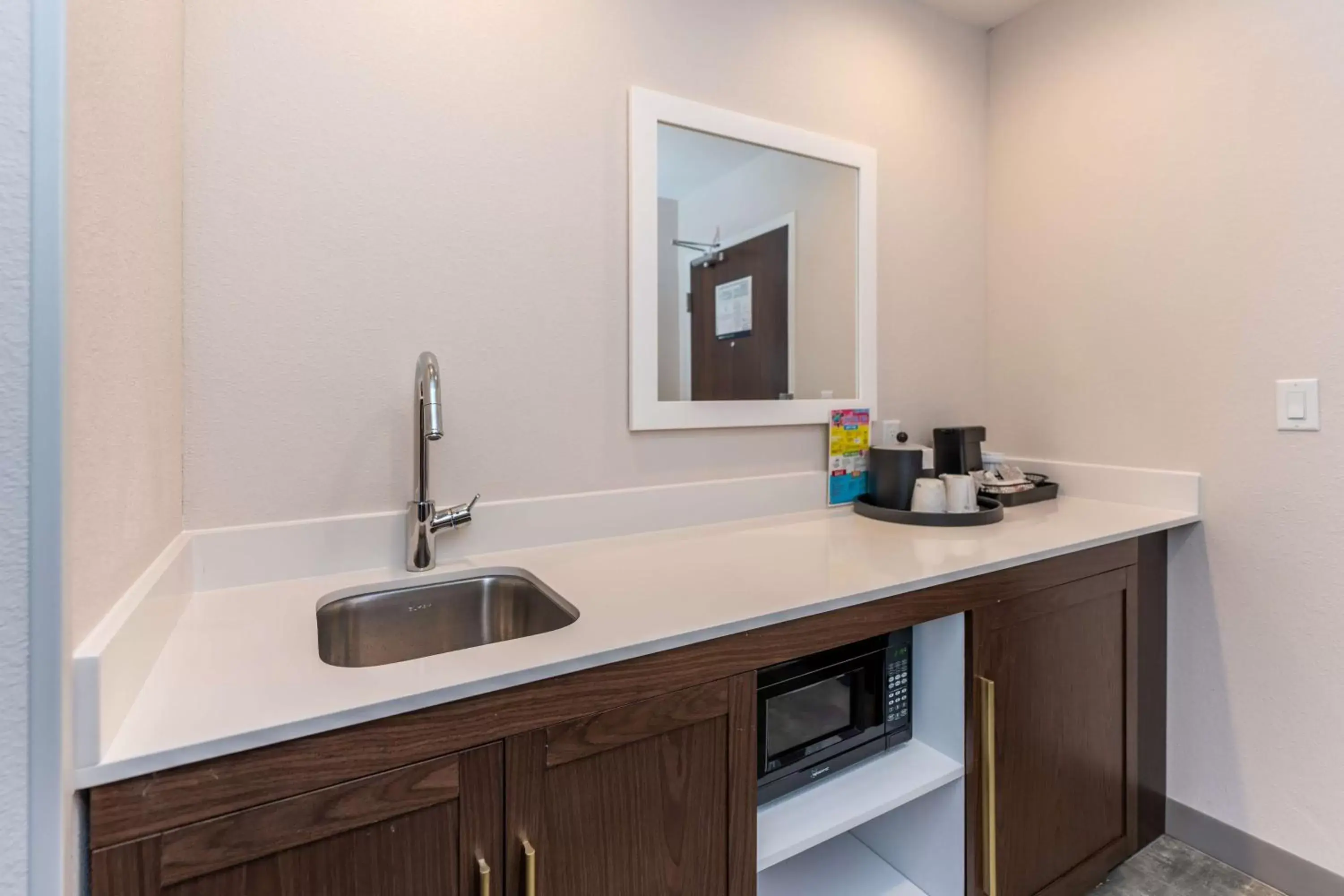 Photo of the whole room, Kitchen/Kitchenette in Hampton Inn & Suites Sugar Land, Tx