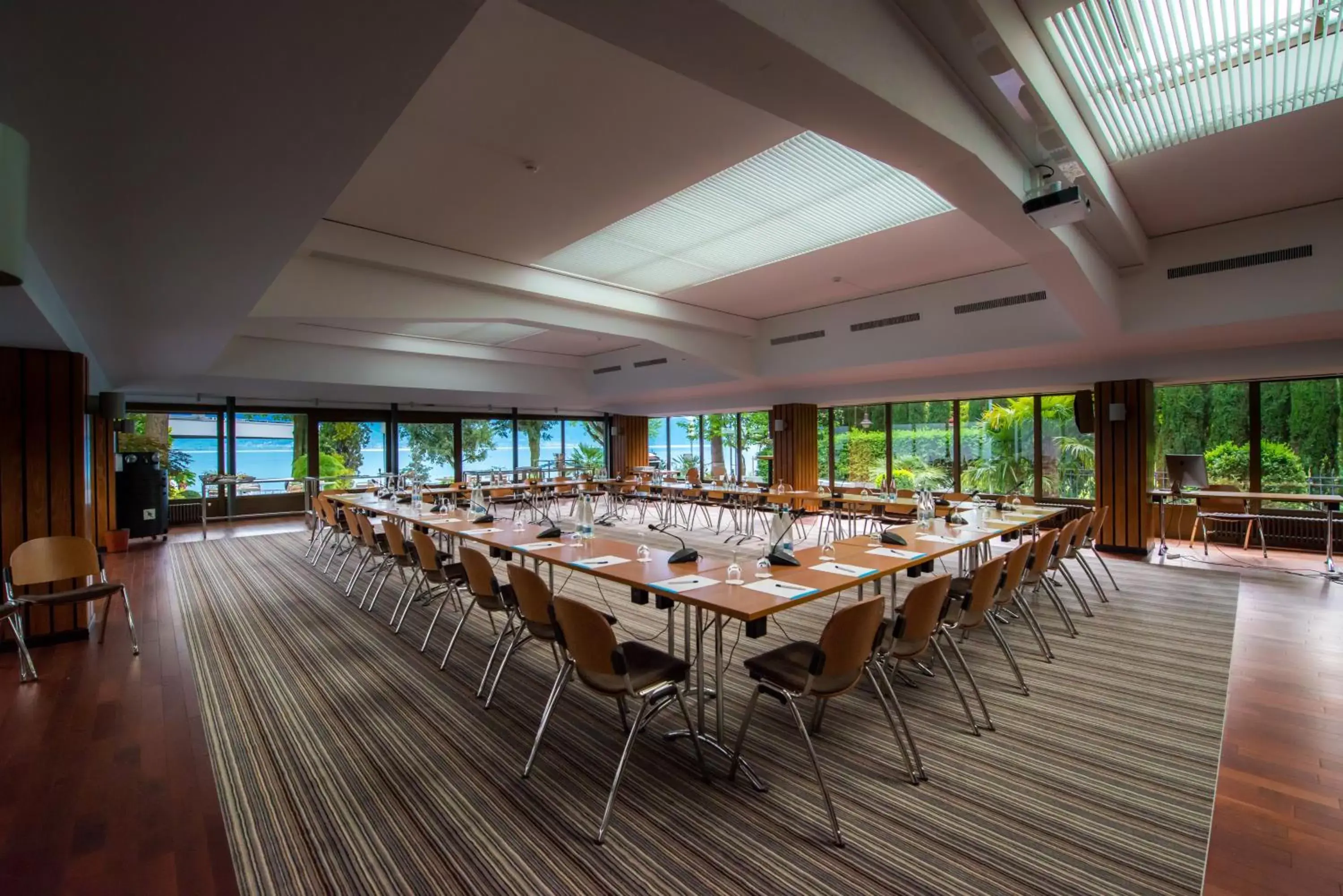 Business facilities, Restaurant/Places to Eat in Eurotel Montreux