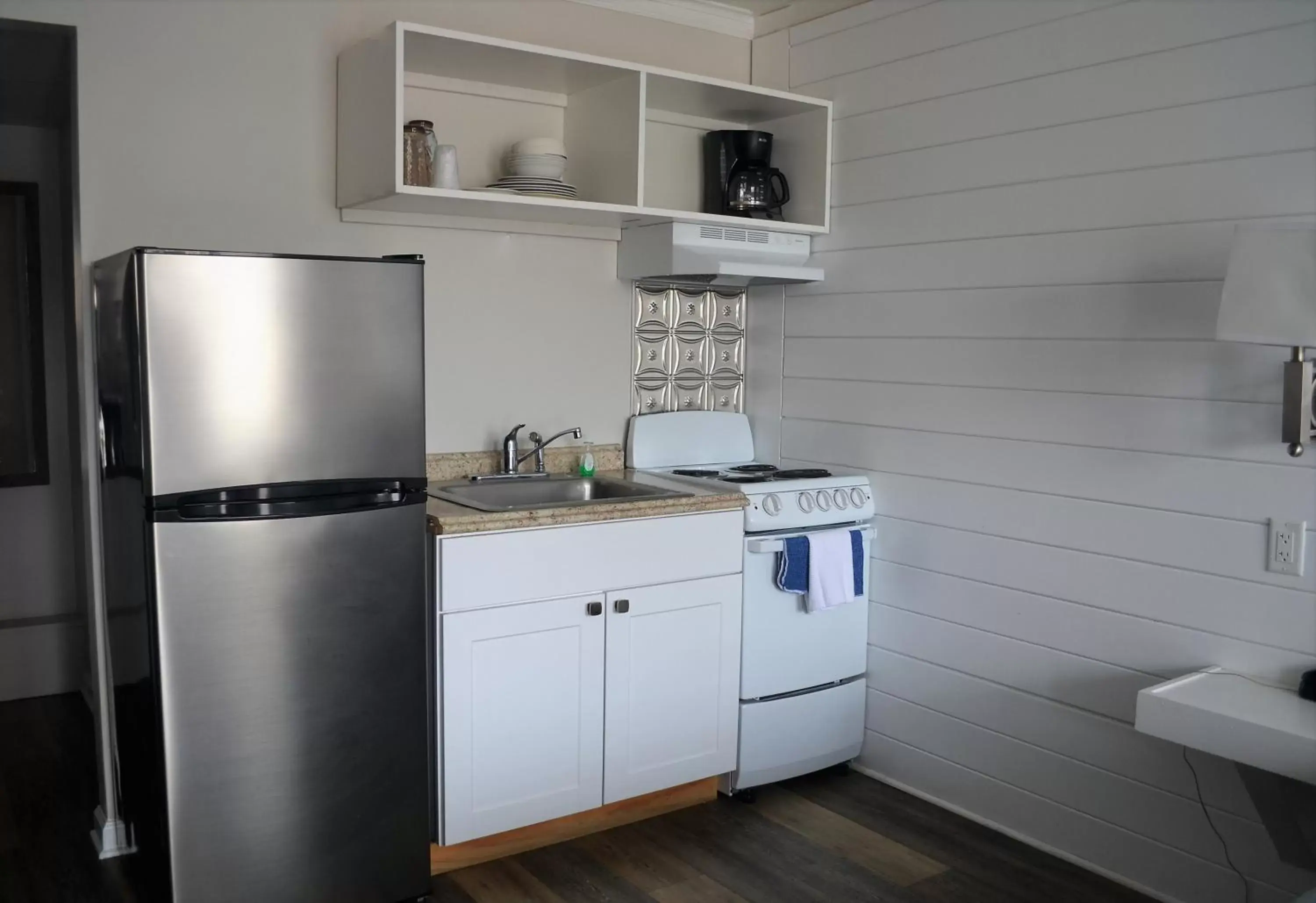 Kitchen or kitchenette, Kitchen/Kitchenette in Atlantic Oceanside Dewey