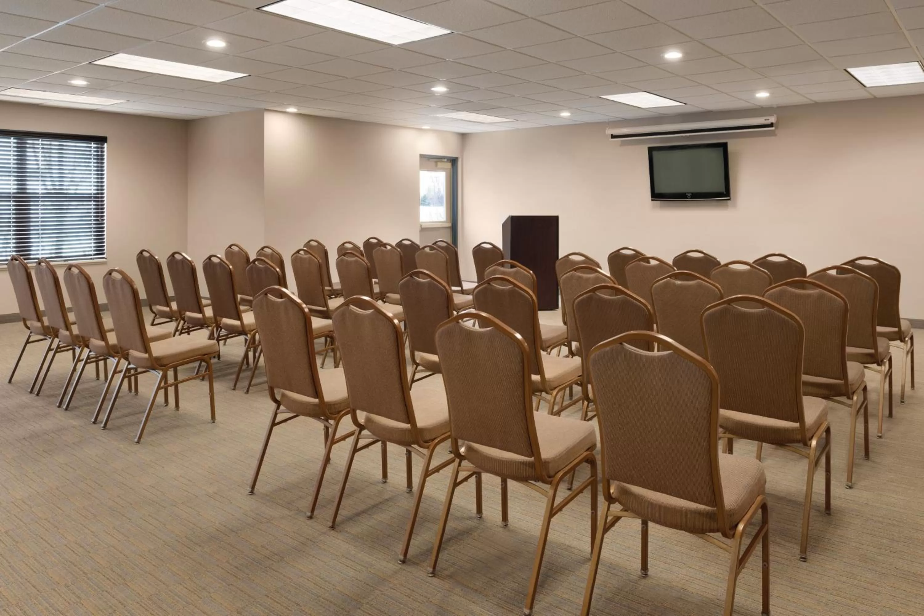 Meeting/conference room in Country Inn & Suites by Radisson, Shoreview-Mounds View, MN
