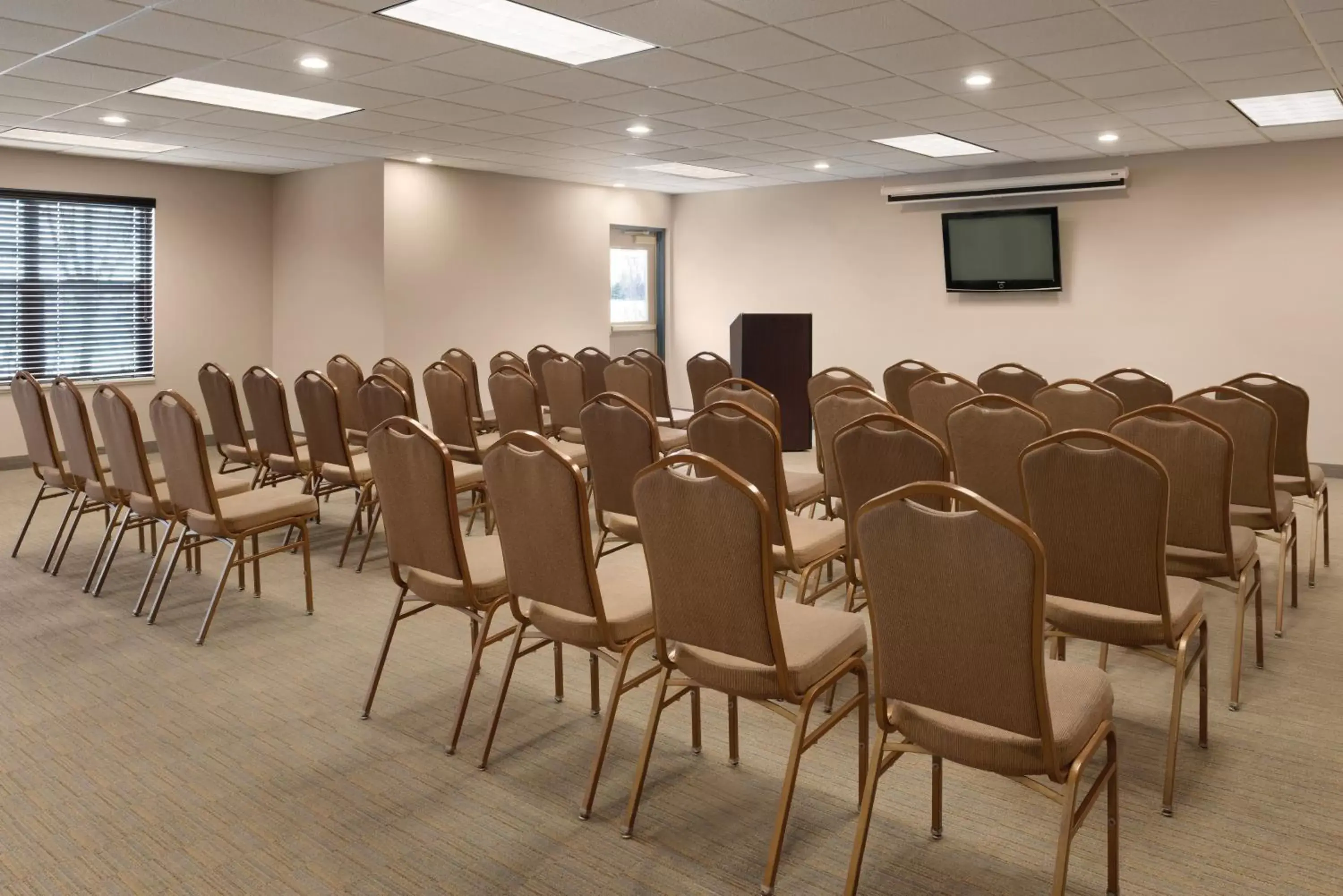 Meeting/conference room in Country Inn & Suites by Radisson, Shoreview, MN