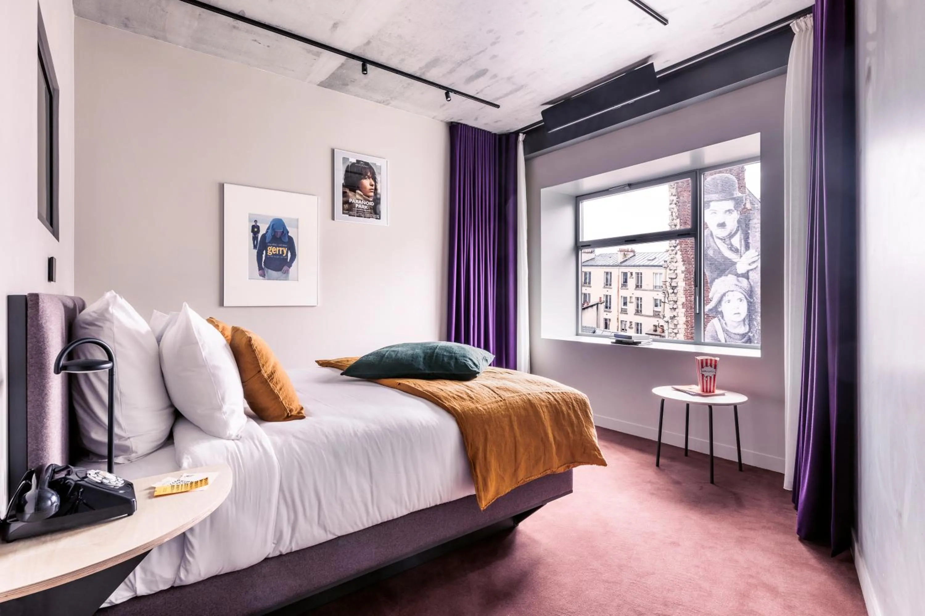 View (from property/room), Bed in Hotel Paradiso