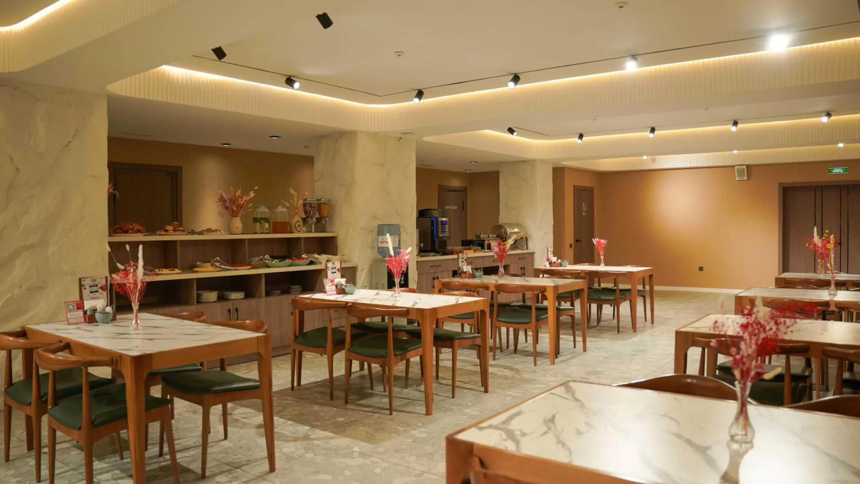 Restaurant/Places to Eat in Saraishyq Hotel