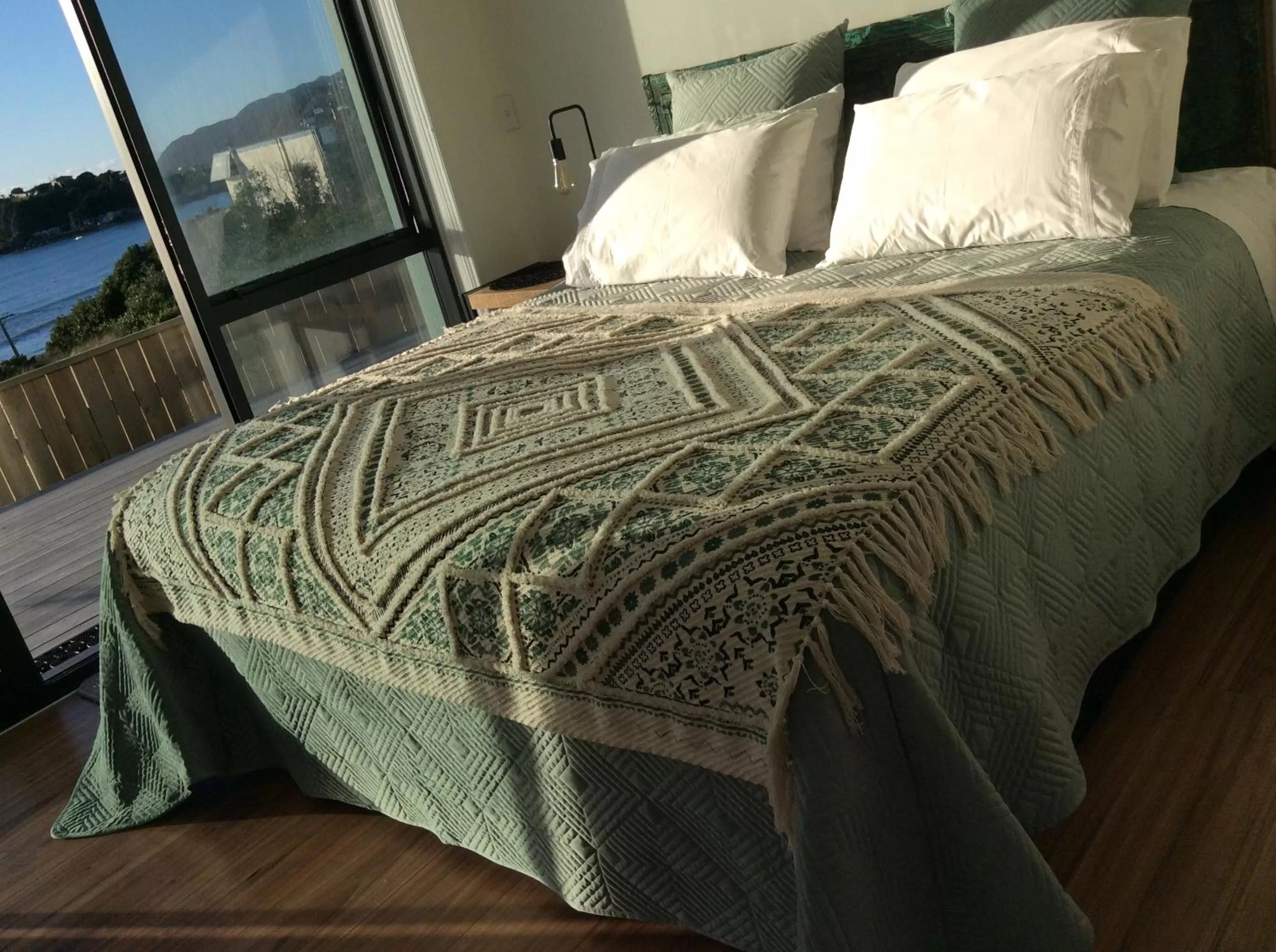 Bedroom, Bed in Ātahu