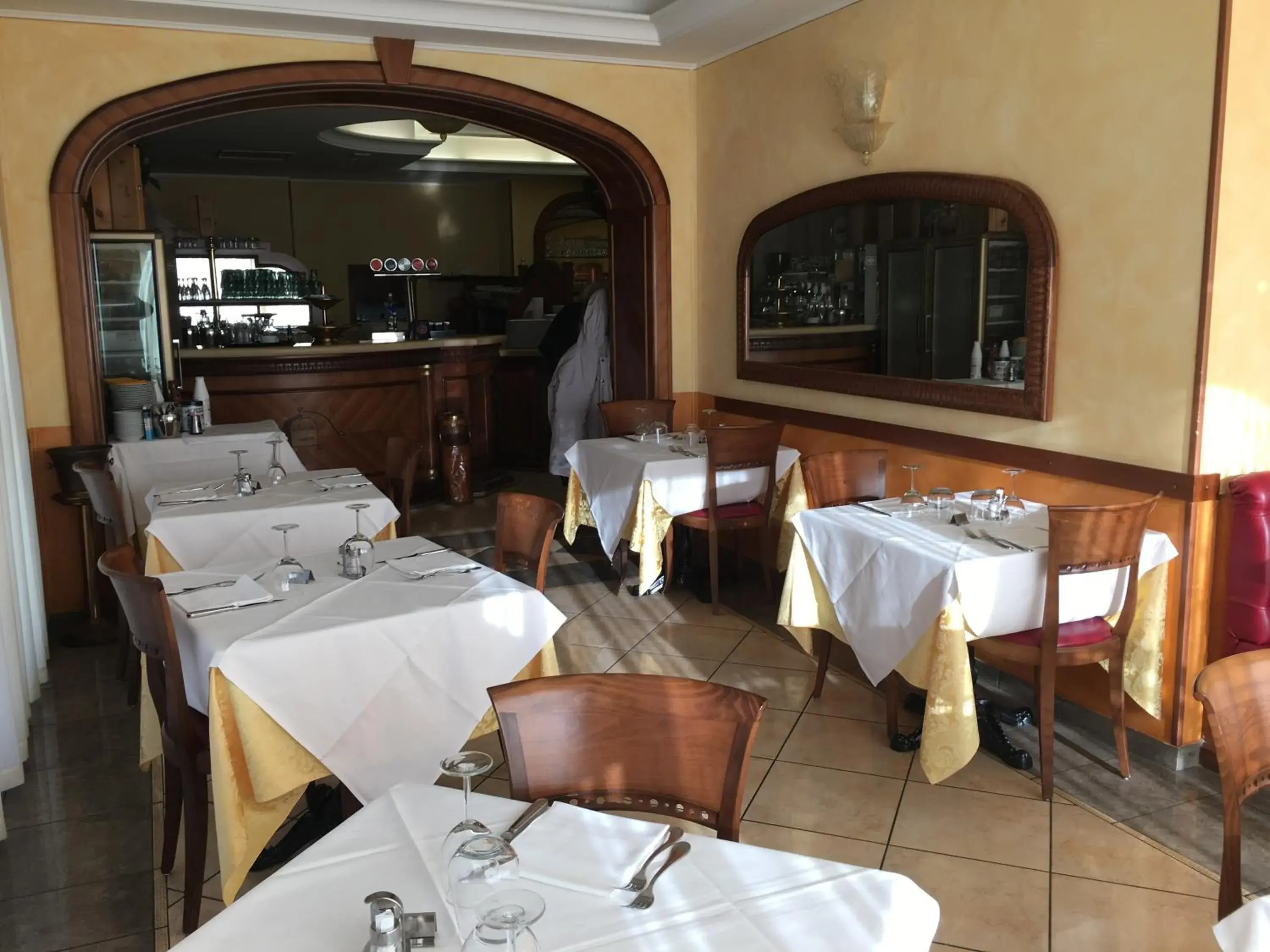 Food and drinks, Restaurant/Places to Eat in Tricolore Hotel