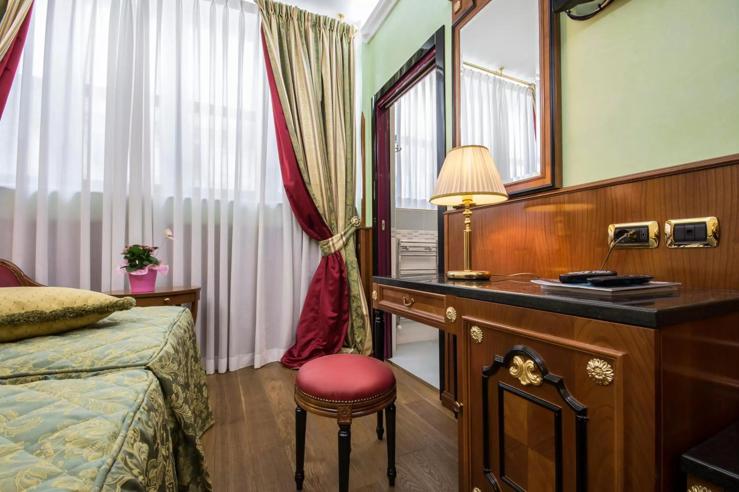 Day, Kitchen/Kitchenette in Hotel Vittoria