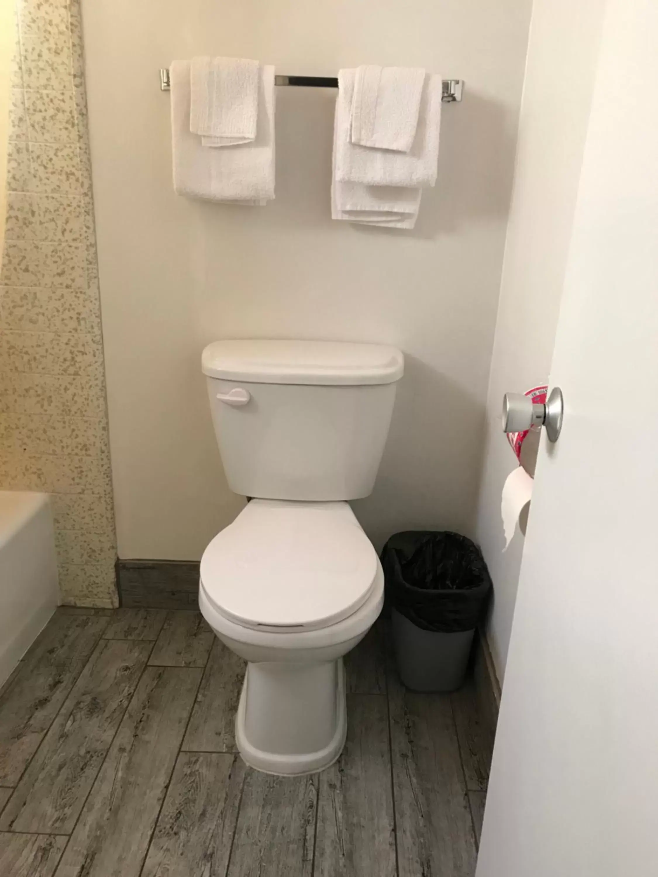 Bathroom in Economy Inn Barstow