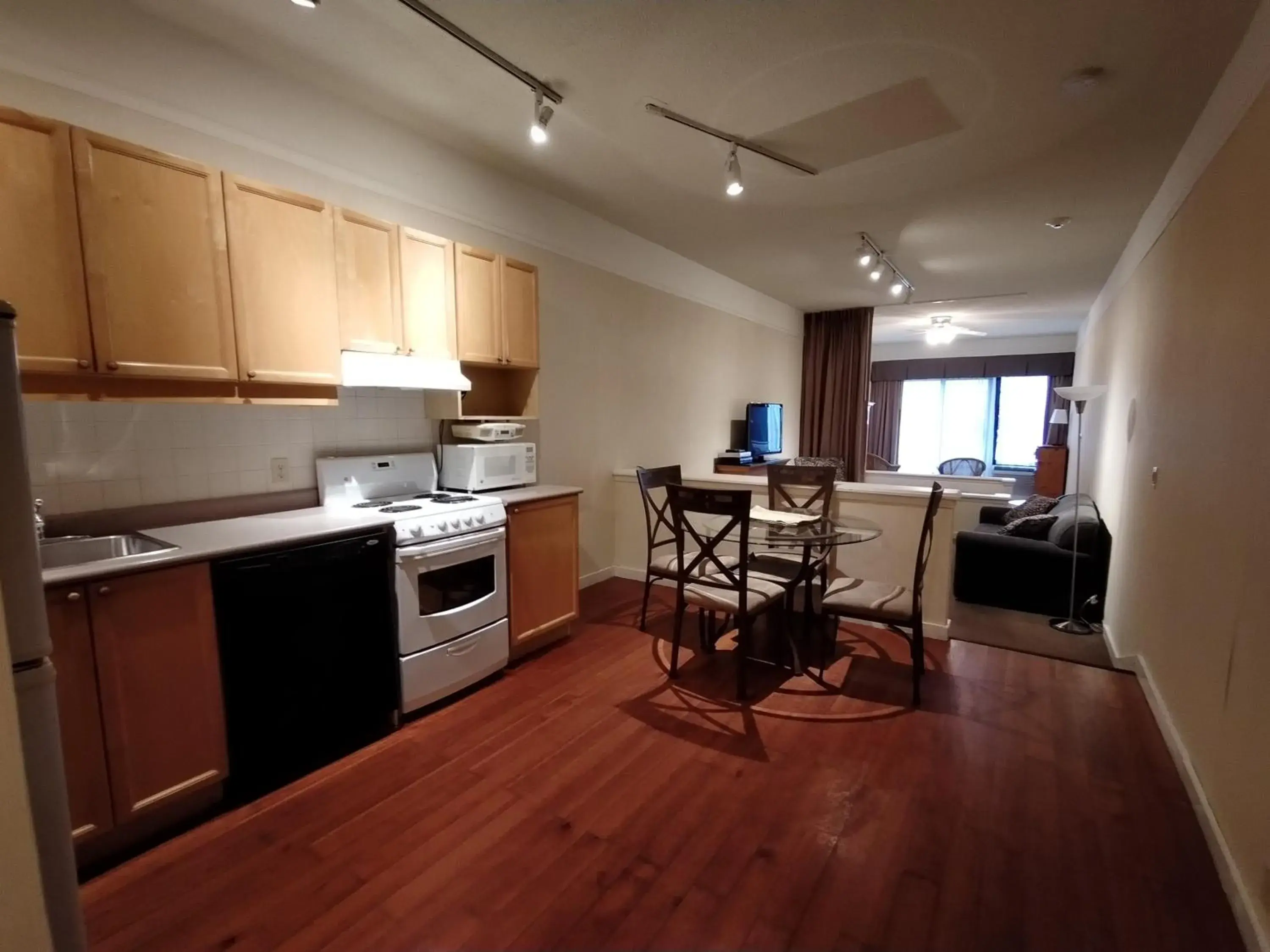 Kitchen or kitchenette, Kitchen/Kitchenette in Royal Harbour Resort