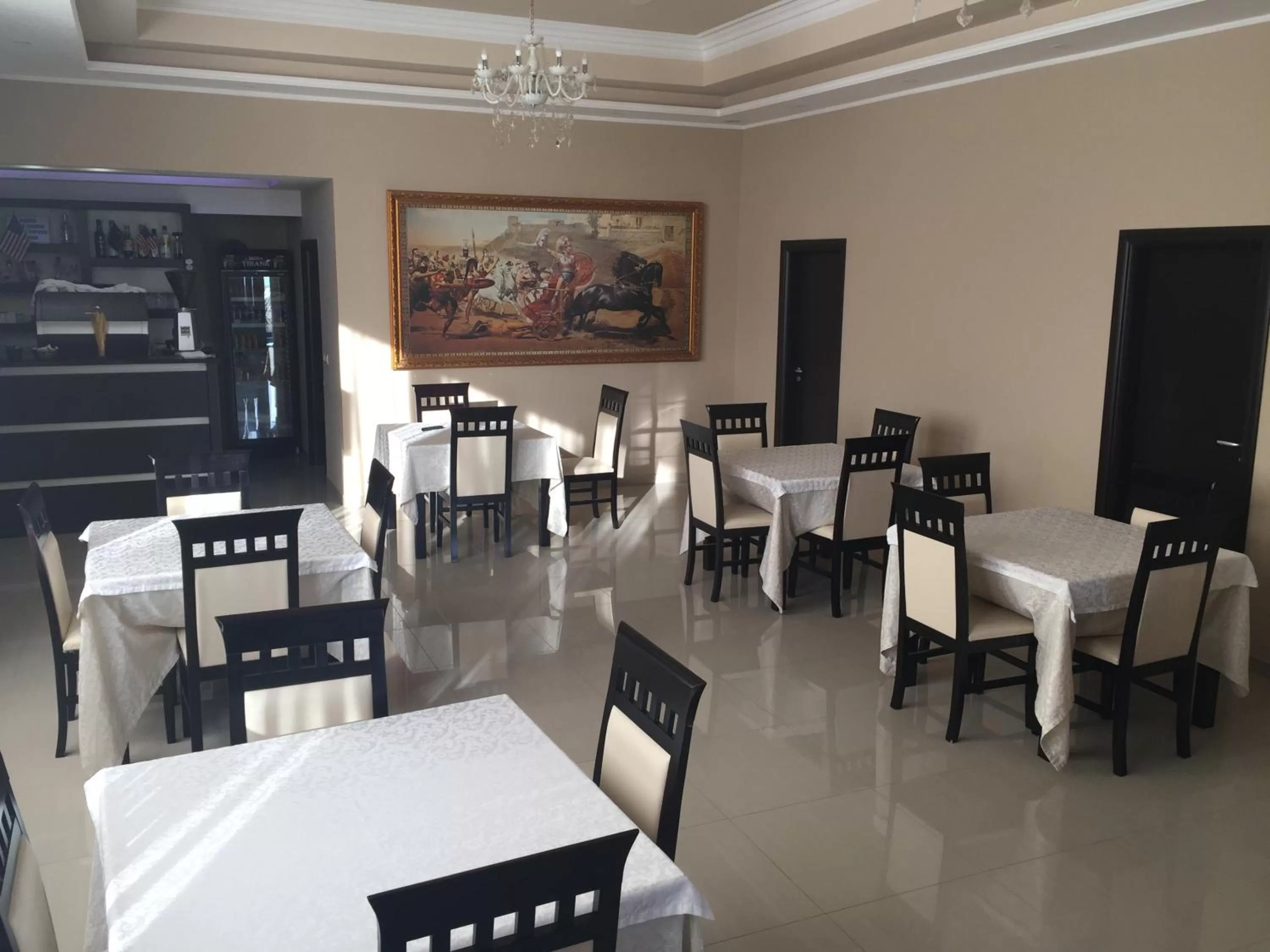Restaurant/places to eat in Haris Hotel