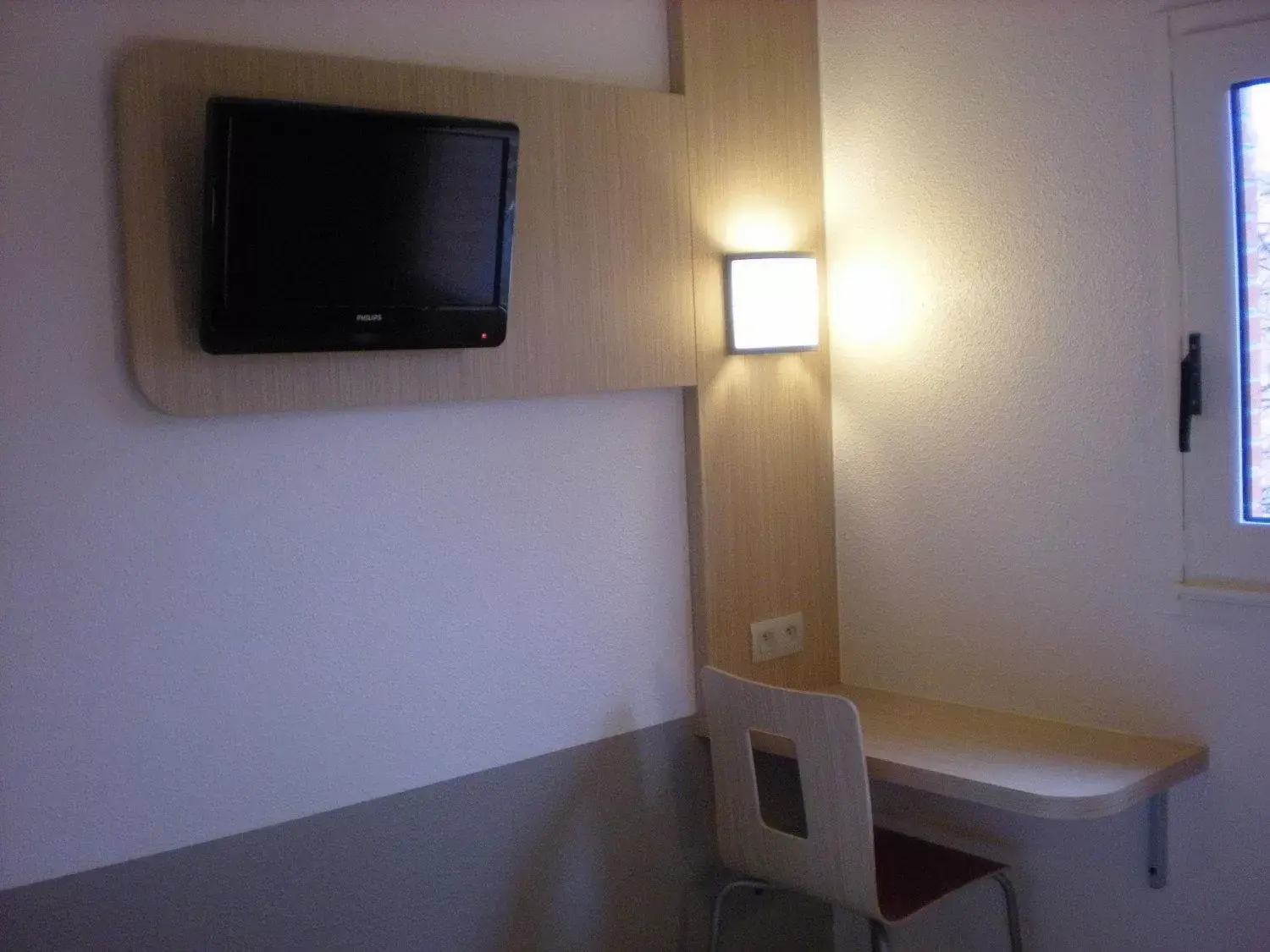 TV and multimedia, TV/Entertainment Center in Premiere Classe Toulouse Sud Labege