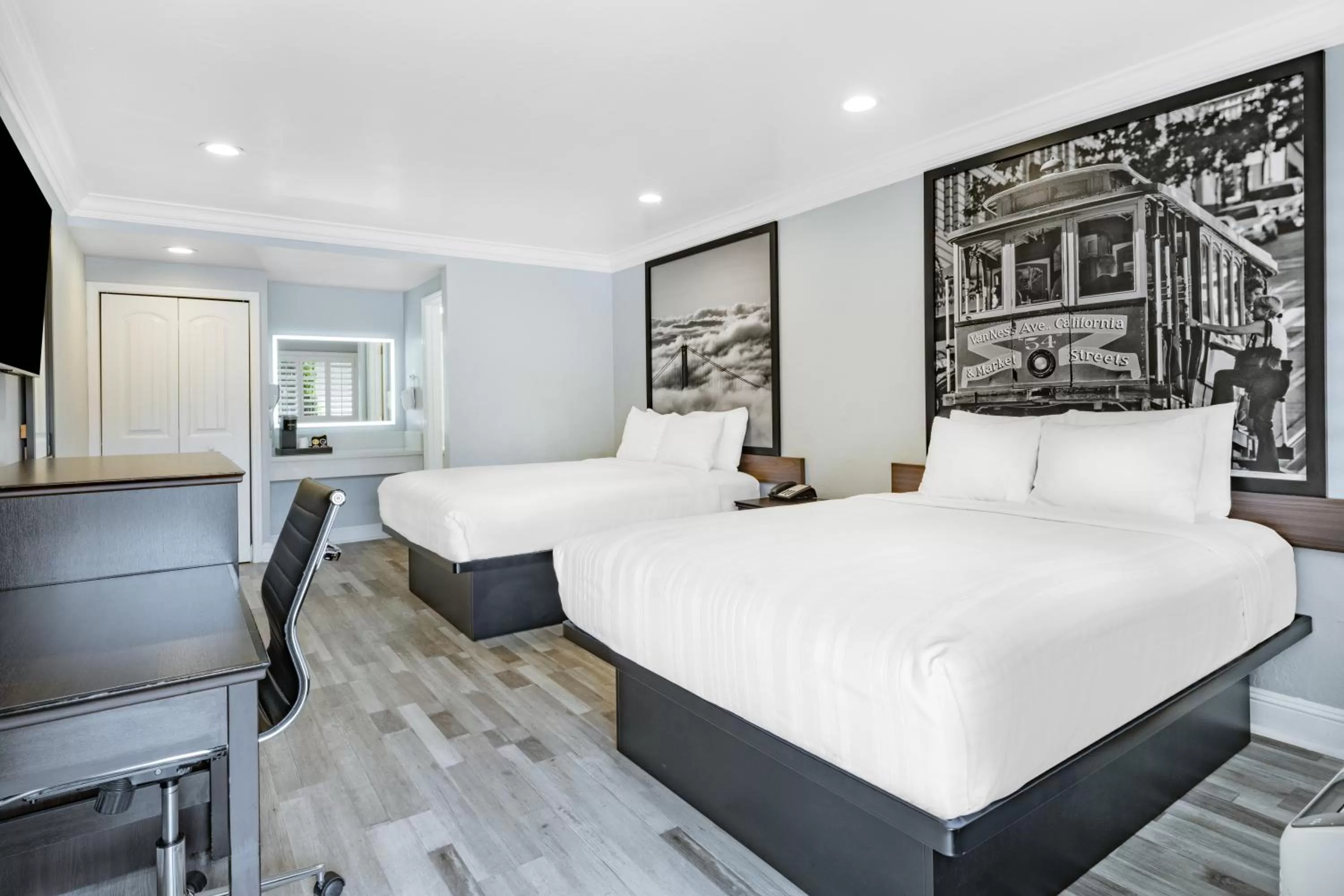 Bed in Aura Inn Monterey