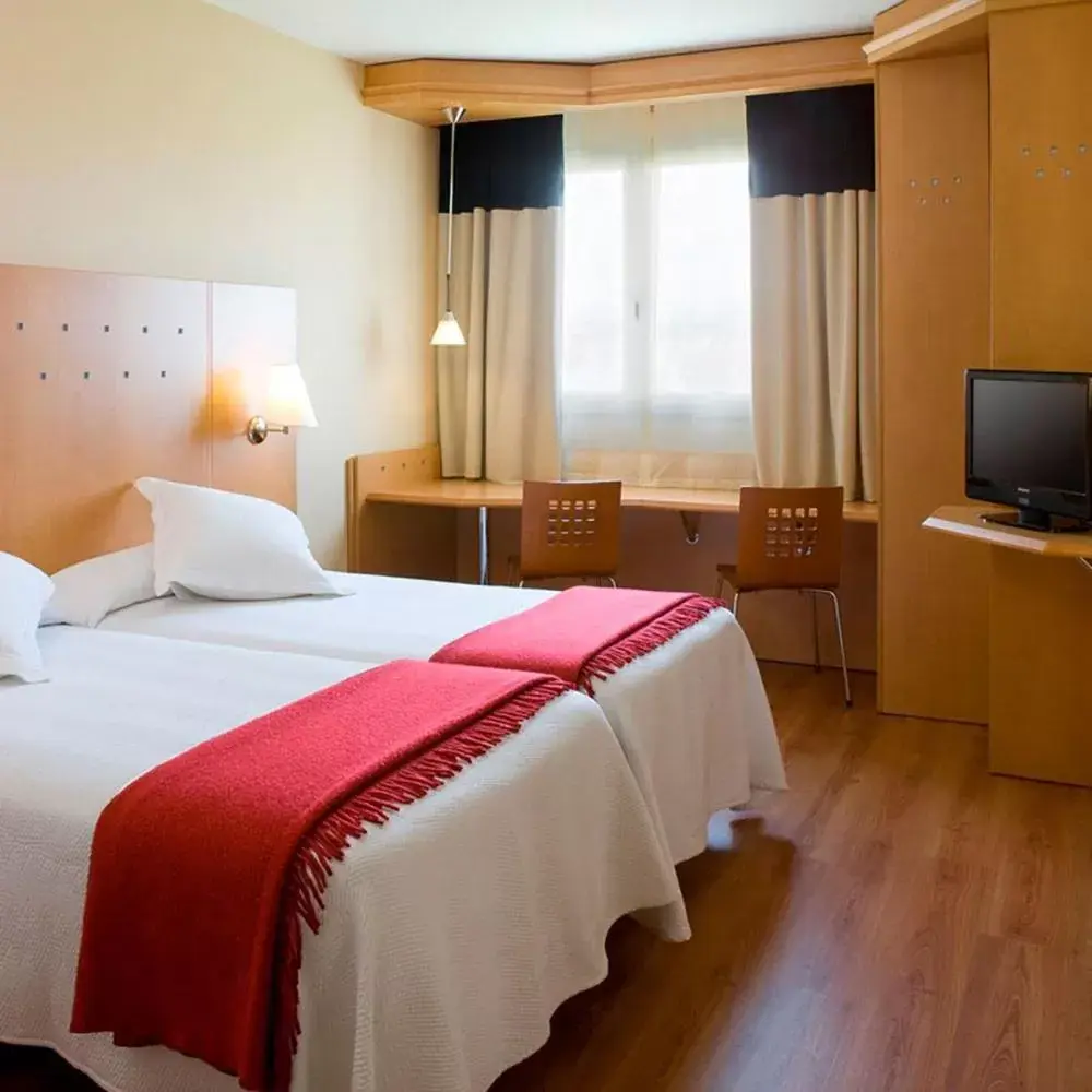 Bed in Hotel Logroño Parque