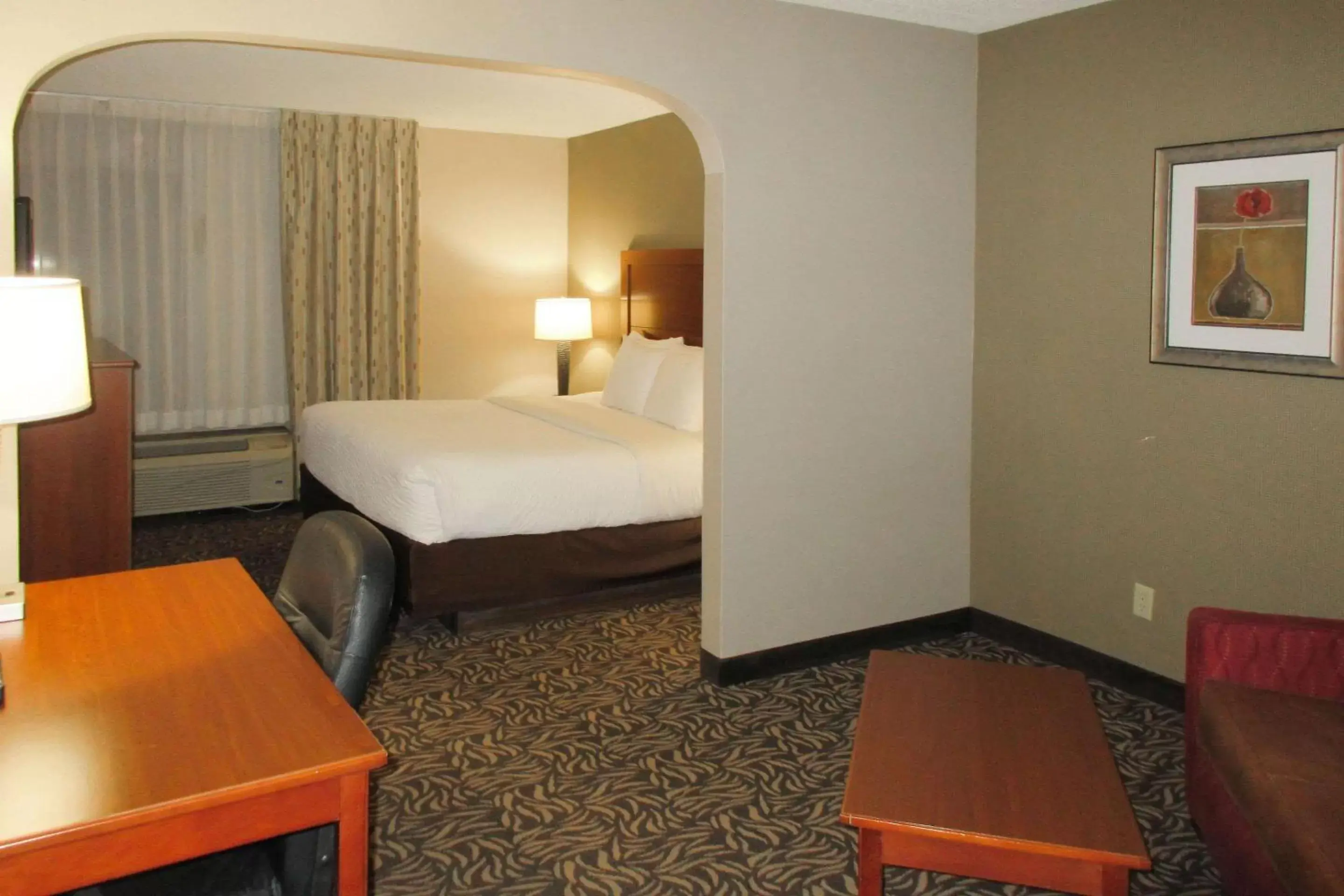 Photo of the whole room, Bed in Clarion Inn & Suites - University Area Photo of the whole room, Bed in Clarion Inn & Suites - University Area