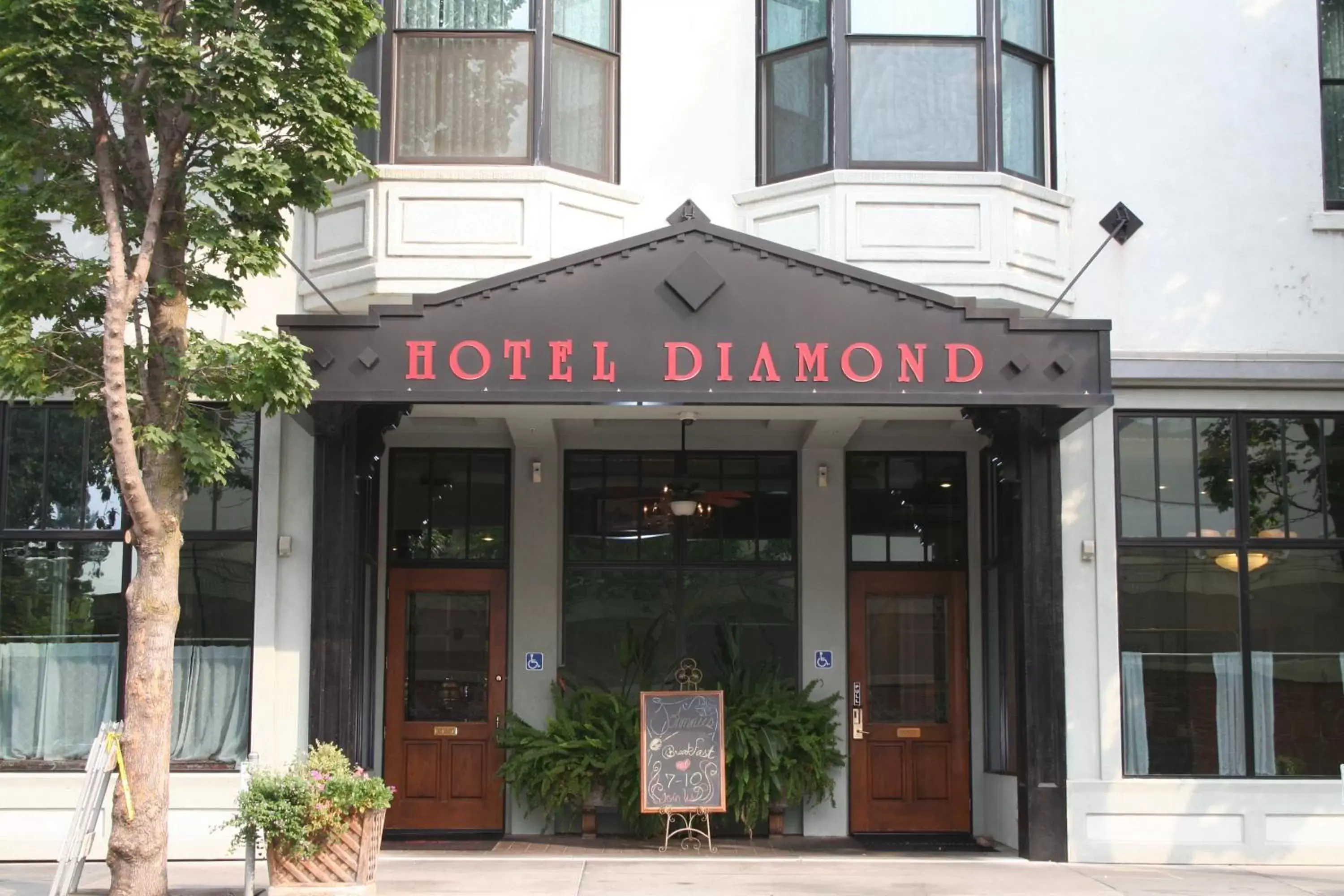 Facade/entrance in Diamond Hotel