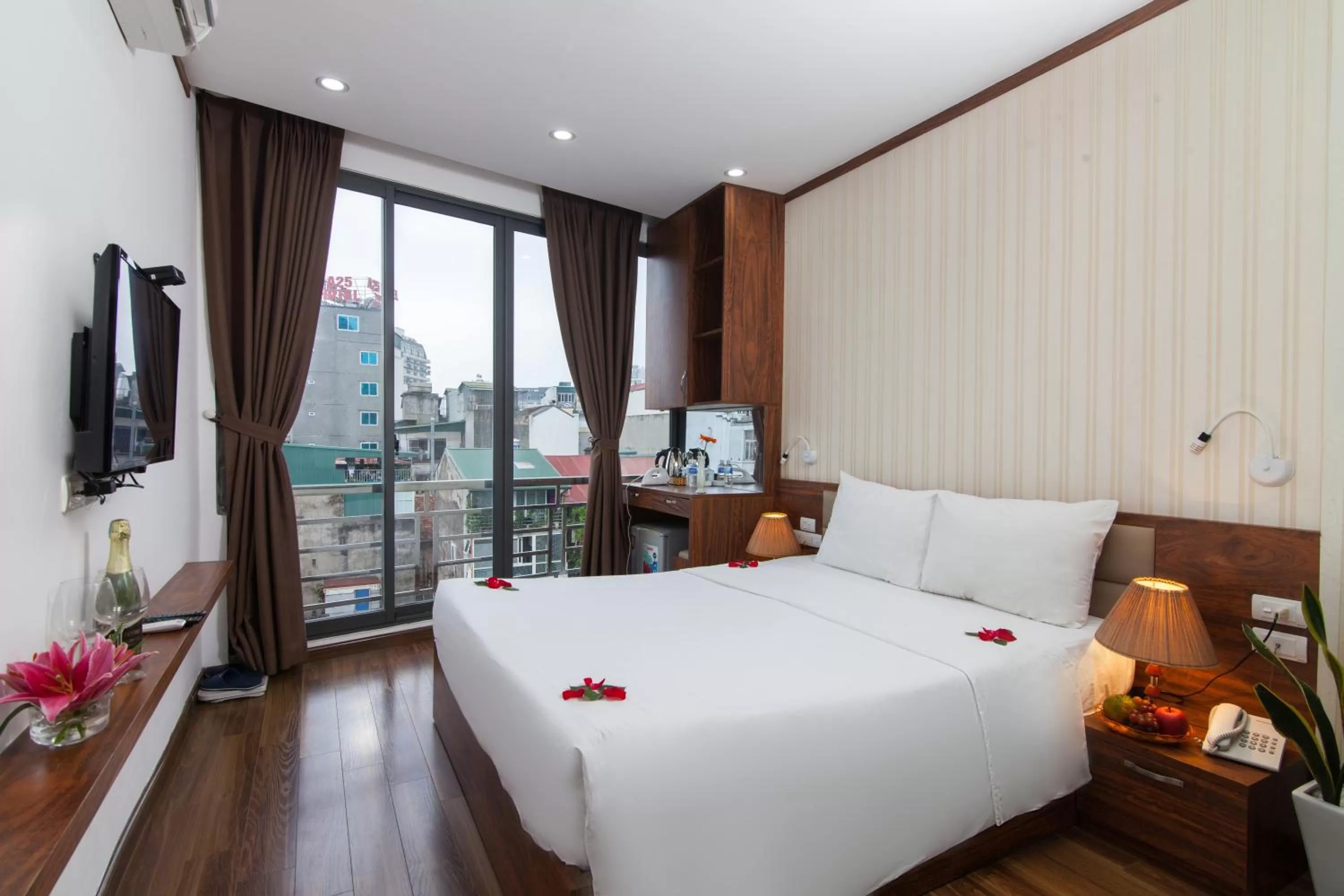 Photo of the whole room, Bed in Hanoi Bel Ami Hotel