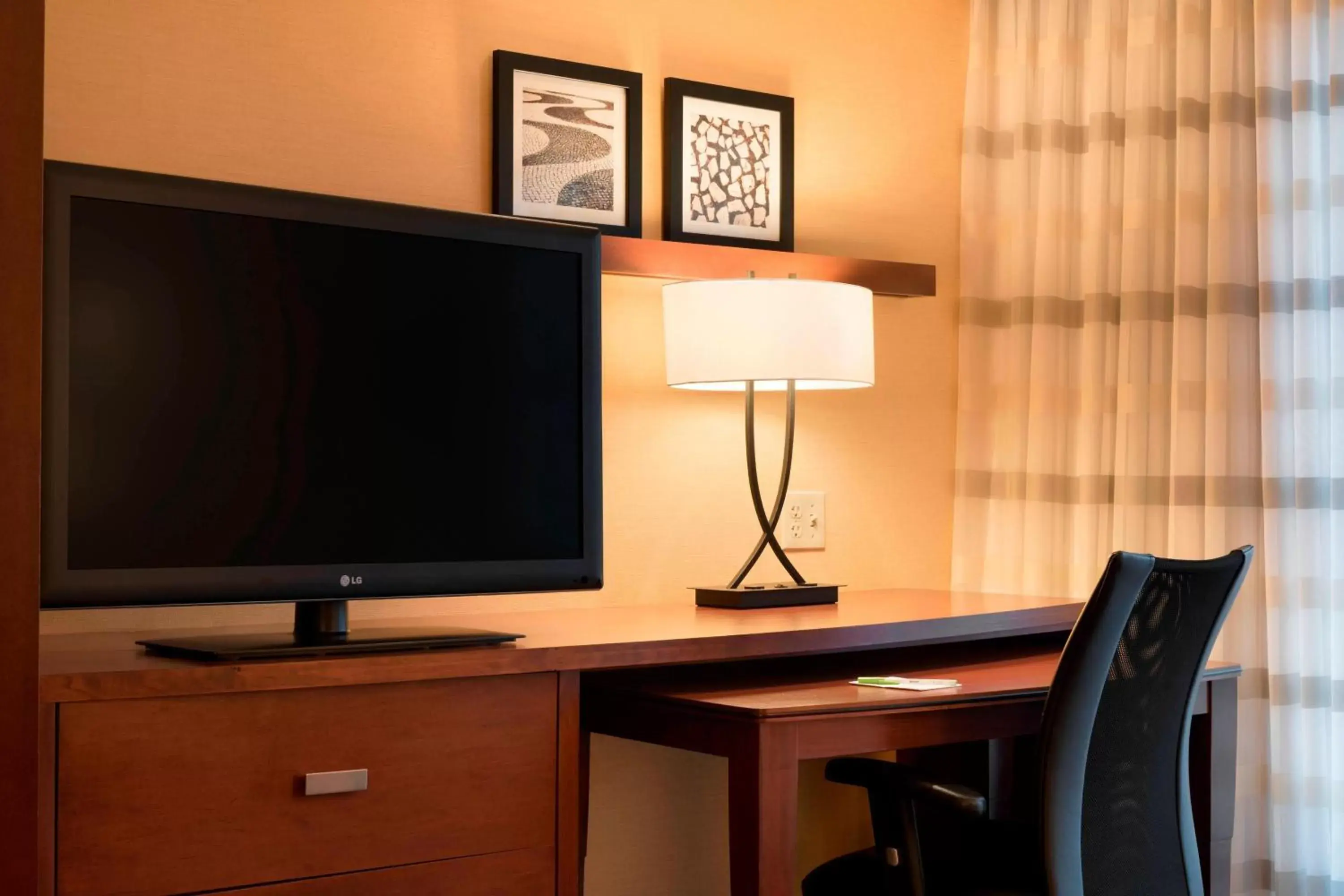 Photo of the whole room, TV/Entertainment Center in Courtyard by Marriott Peoria