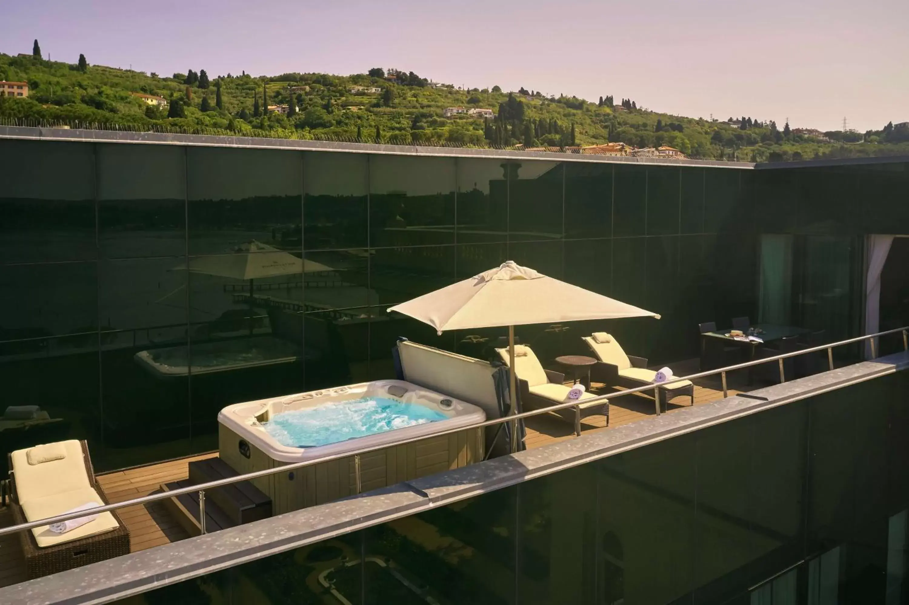 Hot Tub, Pool View in Hotel Kempinski Palace Portorož