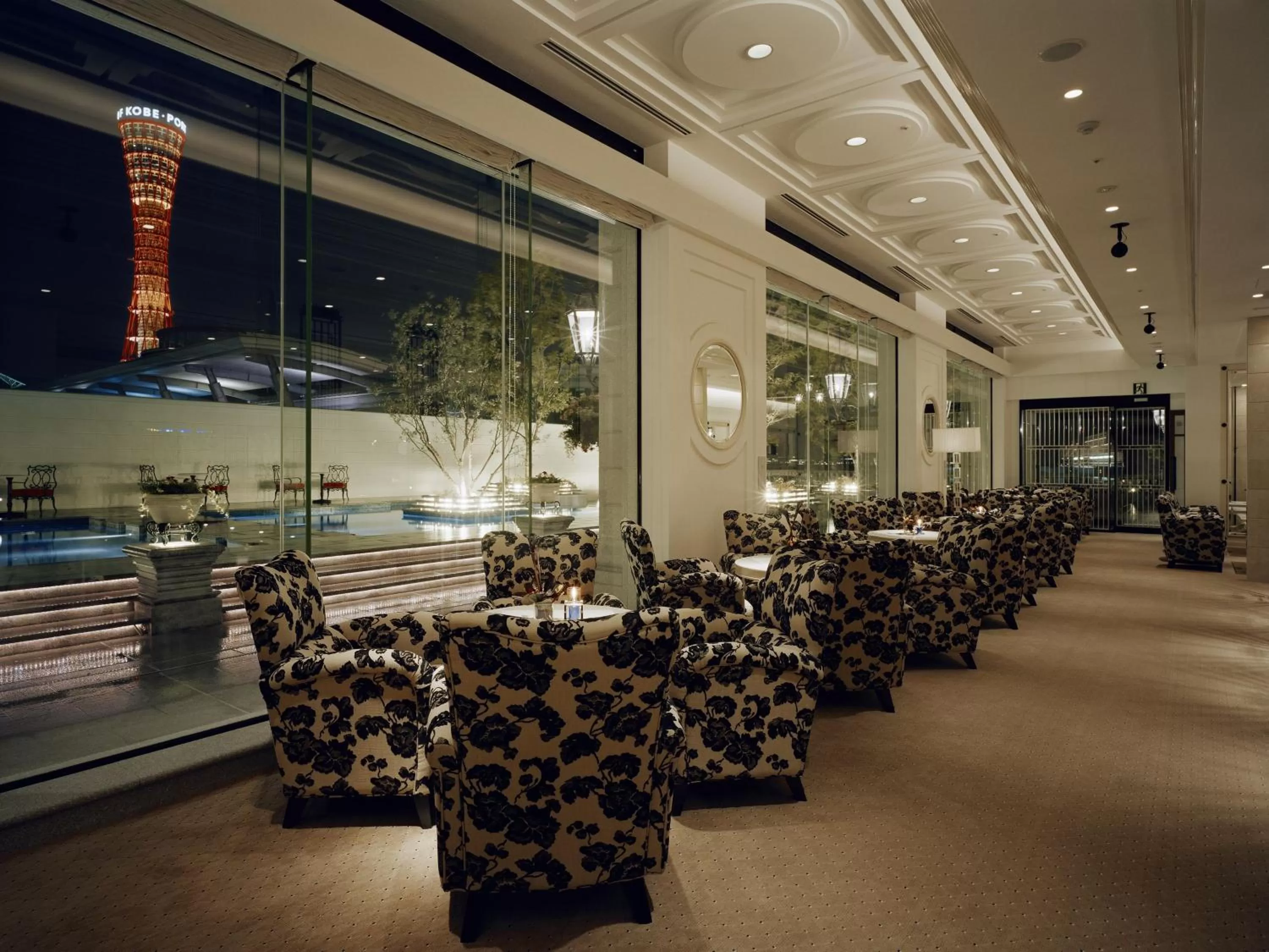 Lounge or bar in Hotel La Suite Kobe Harborland