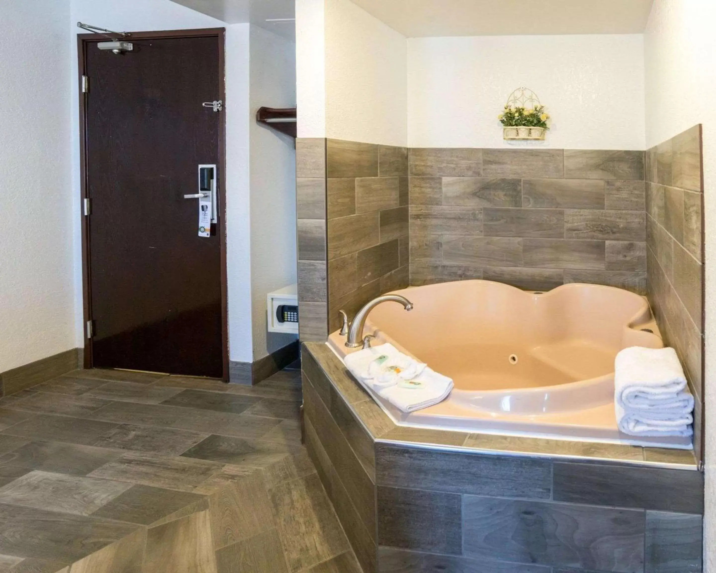 Photo of the whole room in Quality Inn Photo of the whole room in Quality Inn