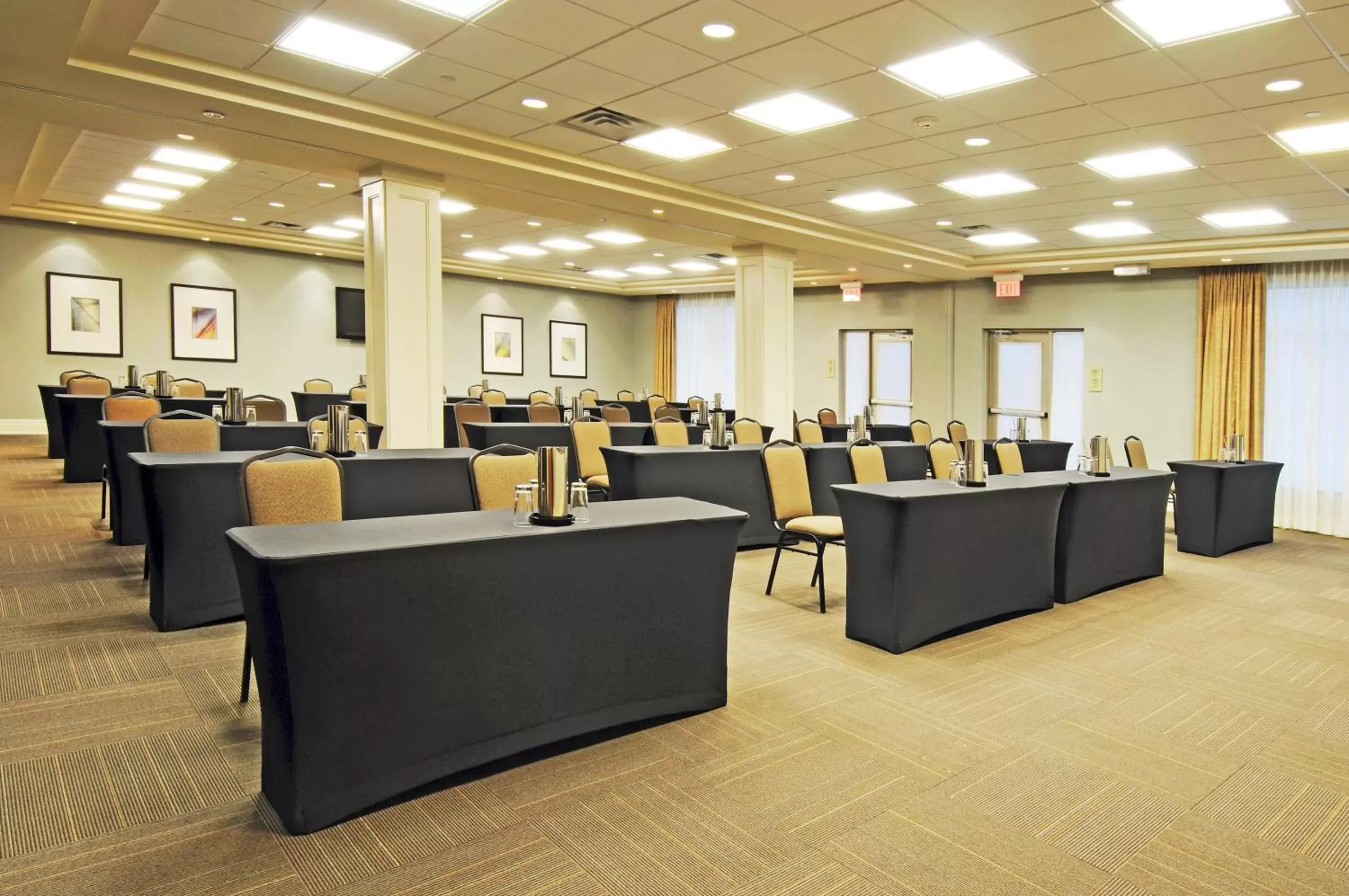 Meeting/conference room in Holiday Inn Express & Suites Vaughan-Southwest, an IHG Hotel