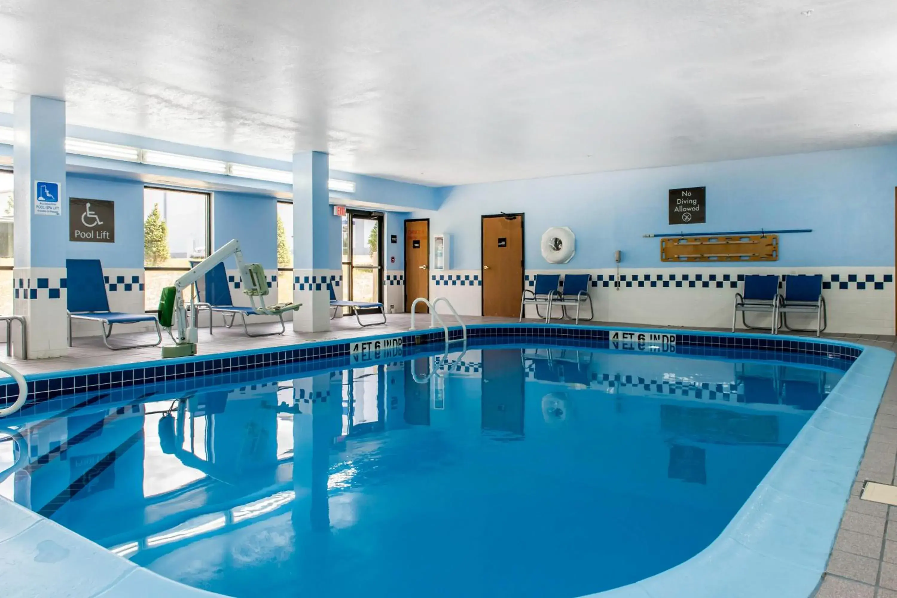 Swimming pool in Comfort Inn Blue Ash North Swimming pool in Comfort Inn Blue Ash North