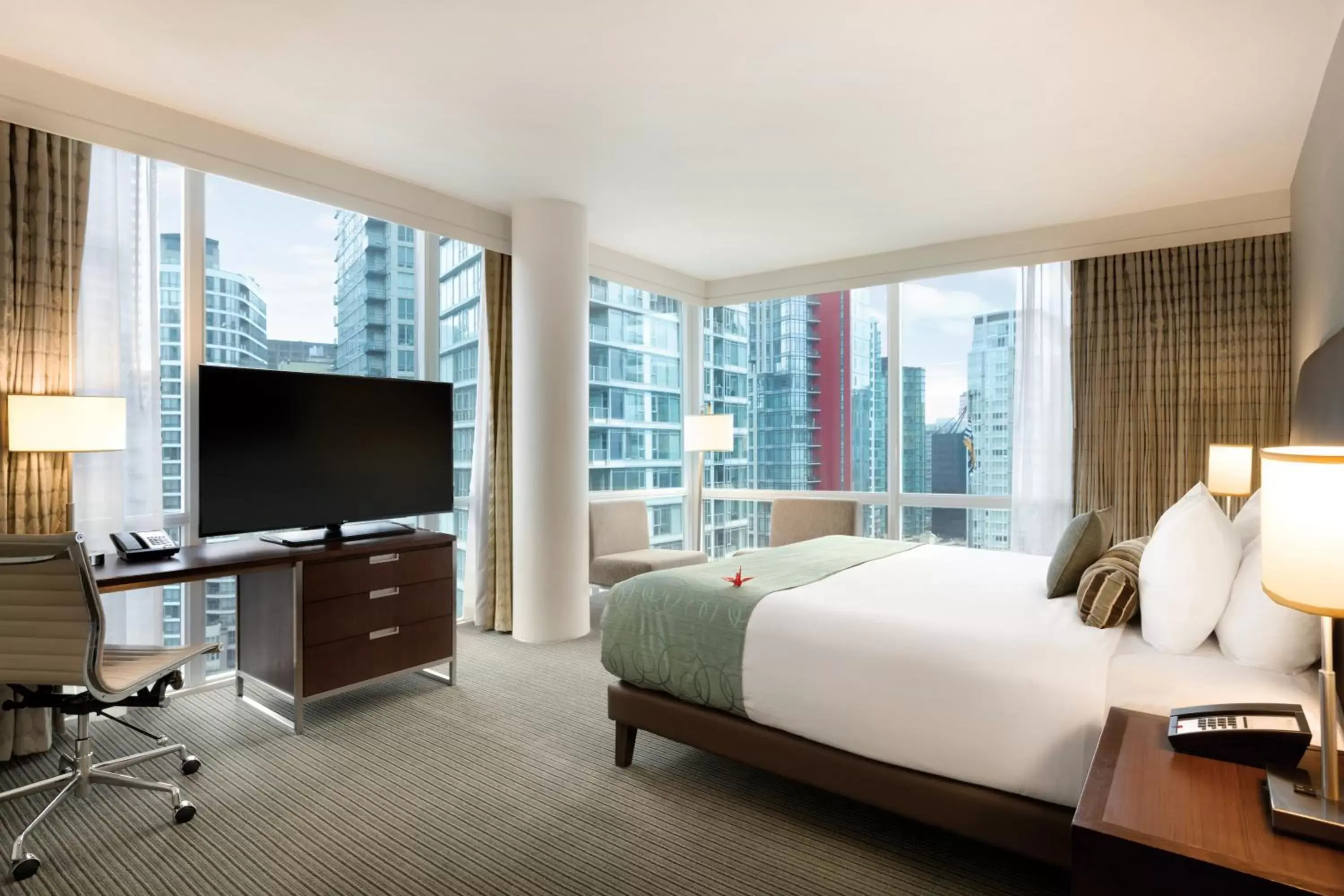 City view, TV/Entertainment Center in Coast Coal Harbour Vancouver Hotel by APA