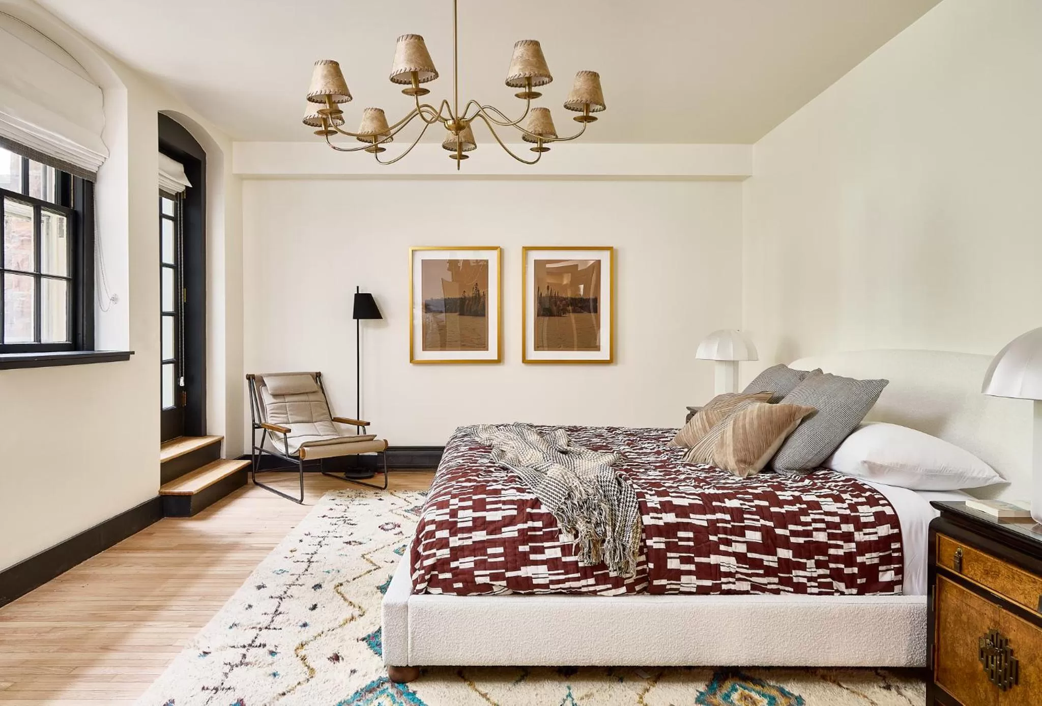 Photo of the whole room, Bed in Blind Tiger Burlington