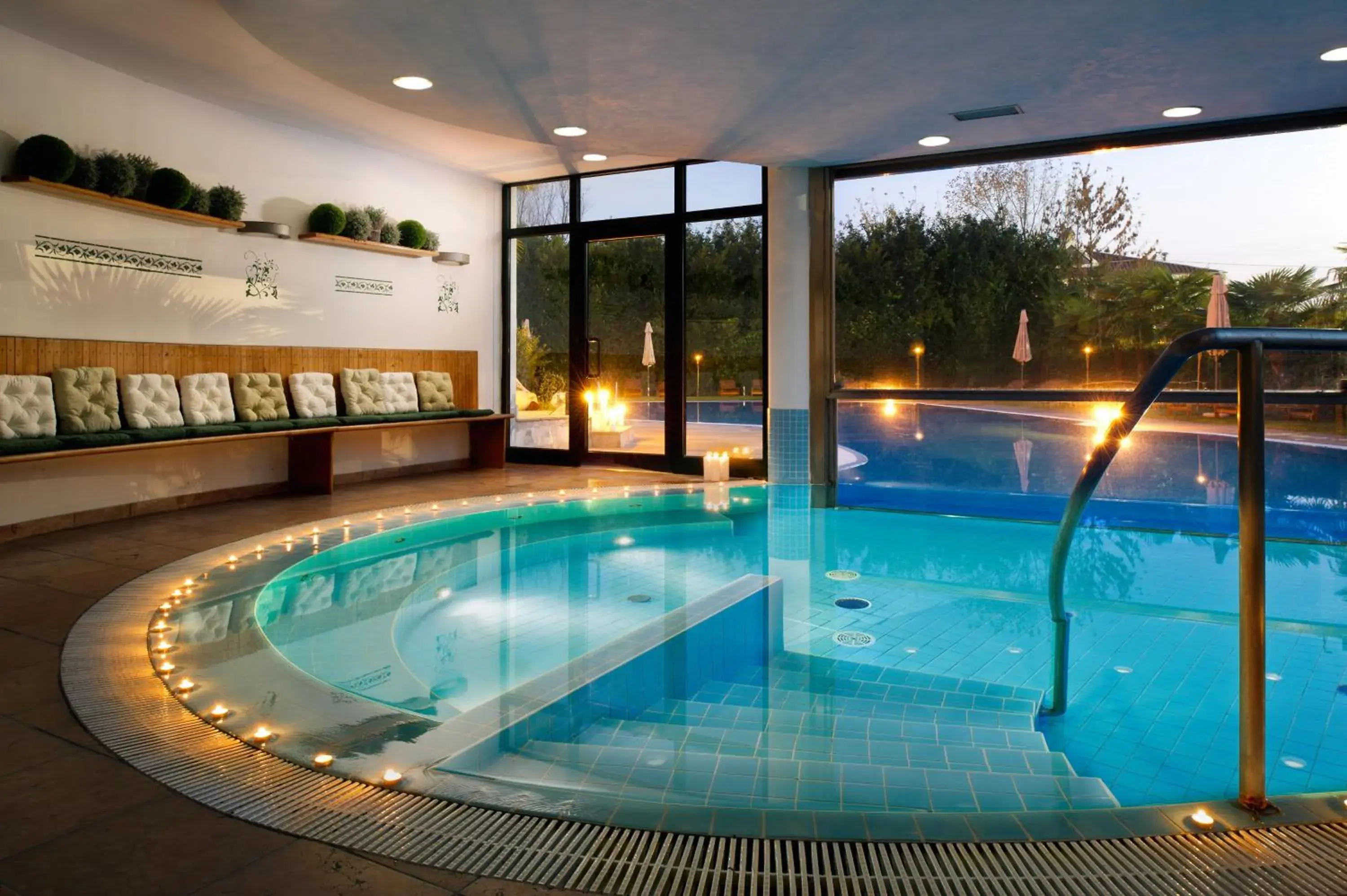 Swimming Pool in Villa Pace Park Hotel Bolognese