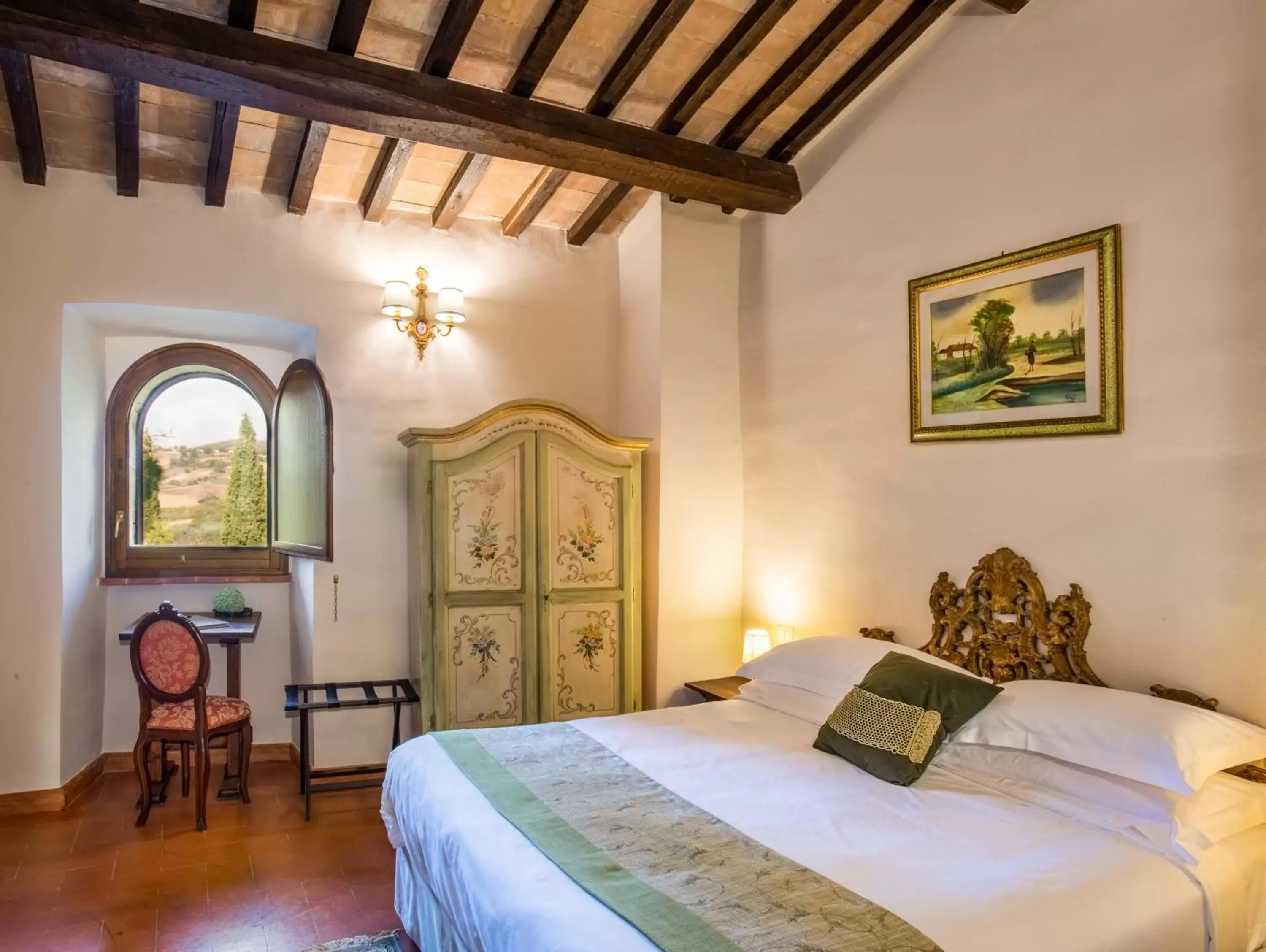 Double Room in Borgo Petroro Double Room in Borgo Petroro