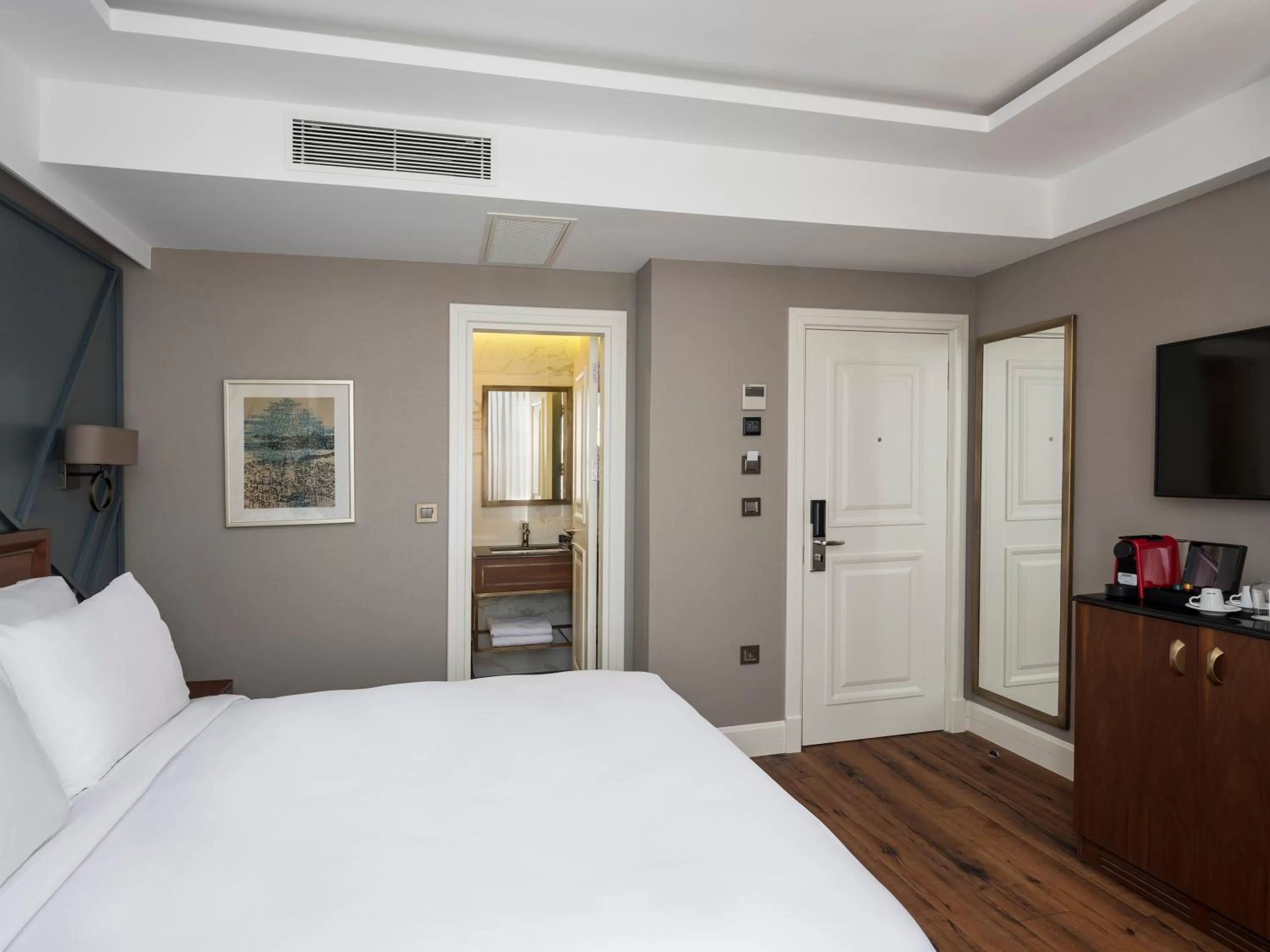 Photo of the whole room, Bed in Azzap Hotel Galata