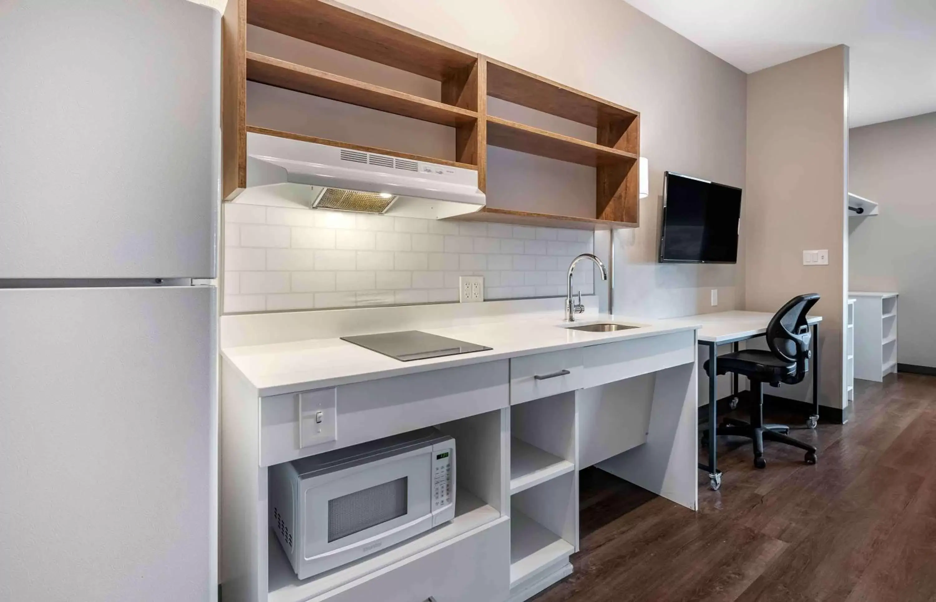 Bedroom, Kitchen/Kitchenette in Extended Stay America Premier Suites - Tampa - Fairgrounds - Casino