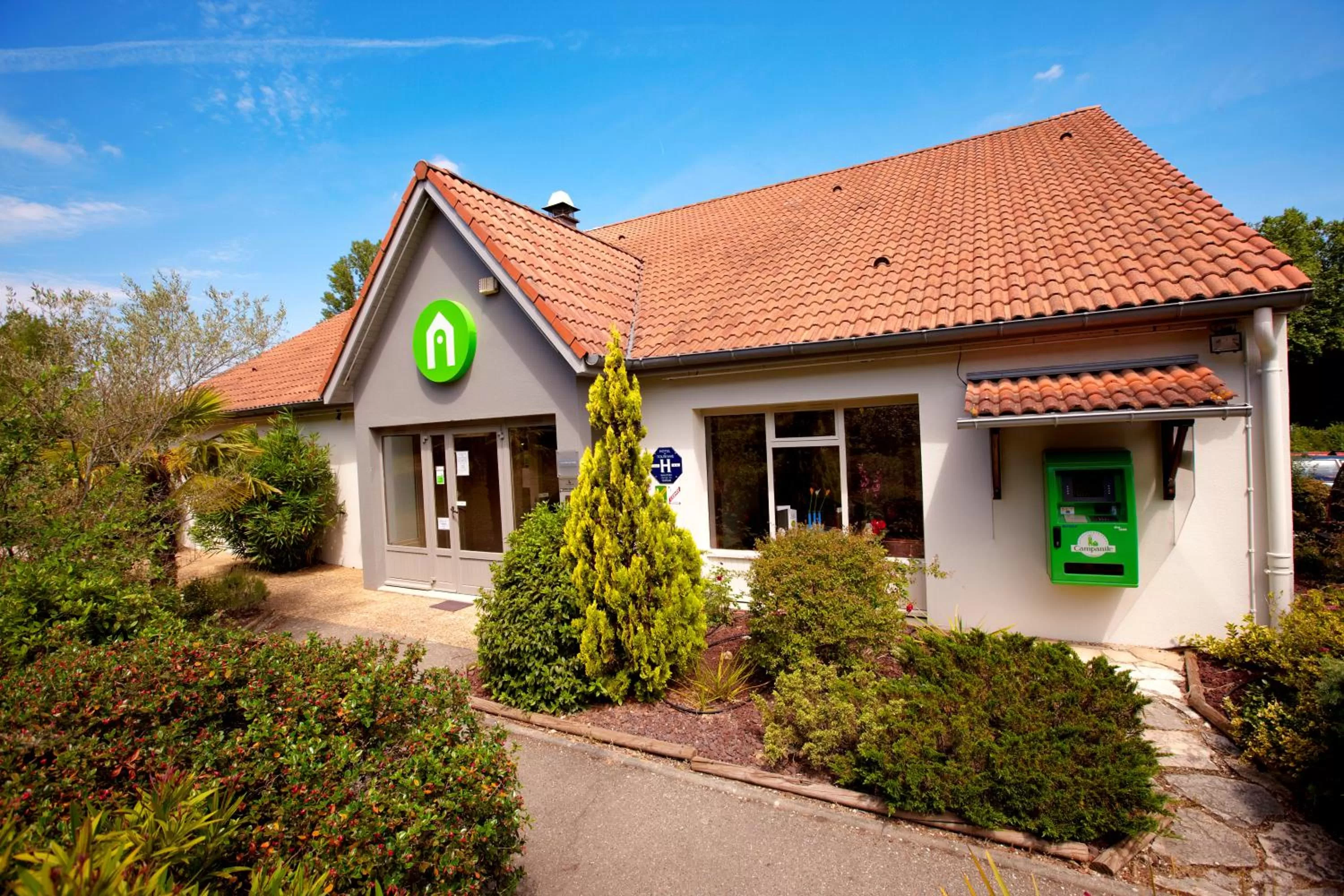 Facade/entrance in Campanile Hôtel Auch
