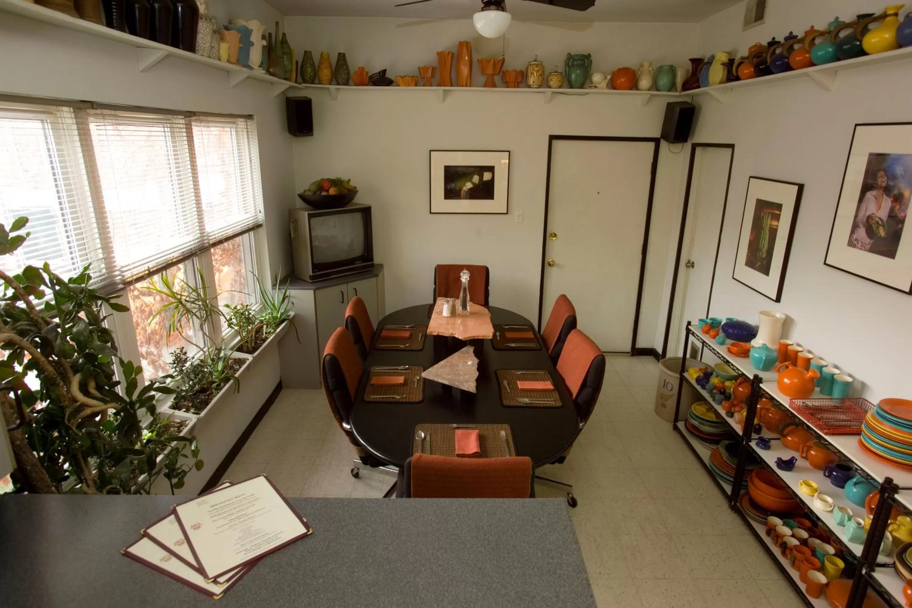 Dining area in Ray's Bucktown Bed and Breakfast